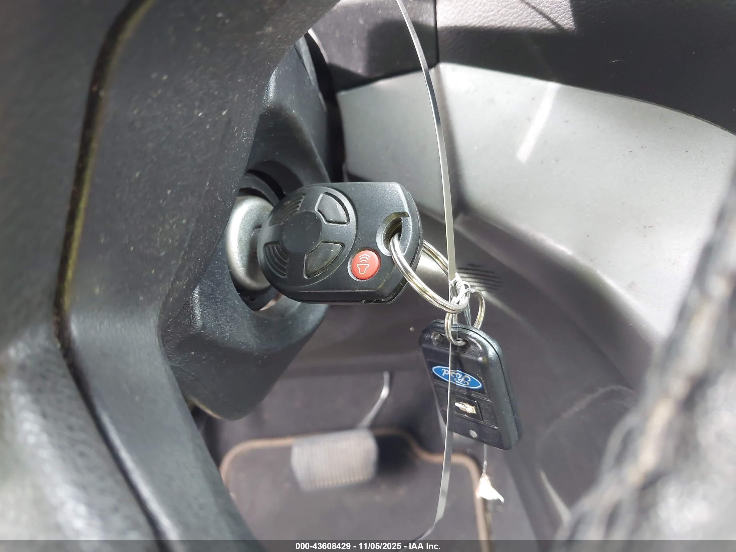 FORD ESCAPE image 11