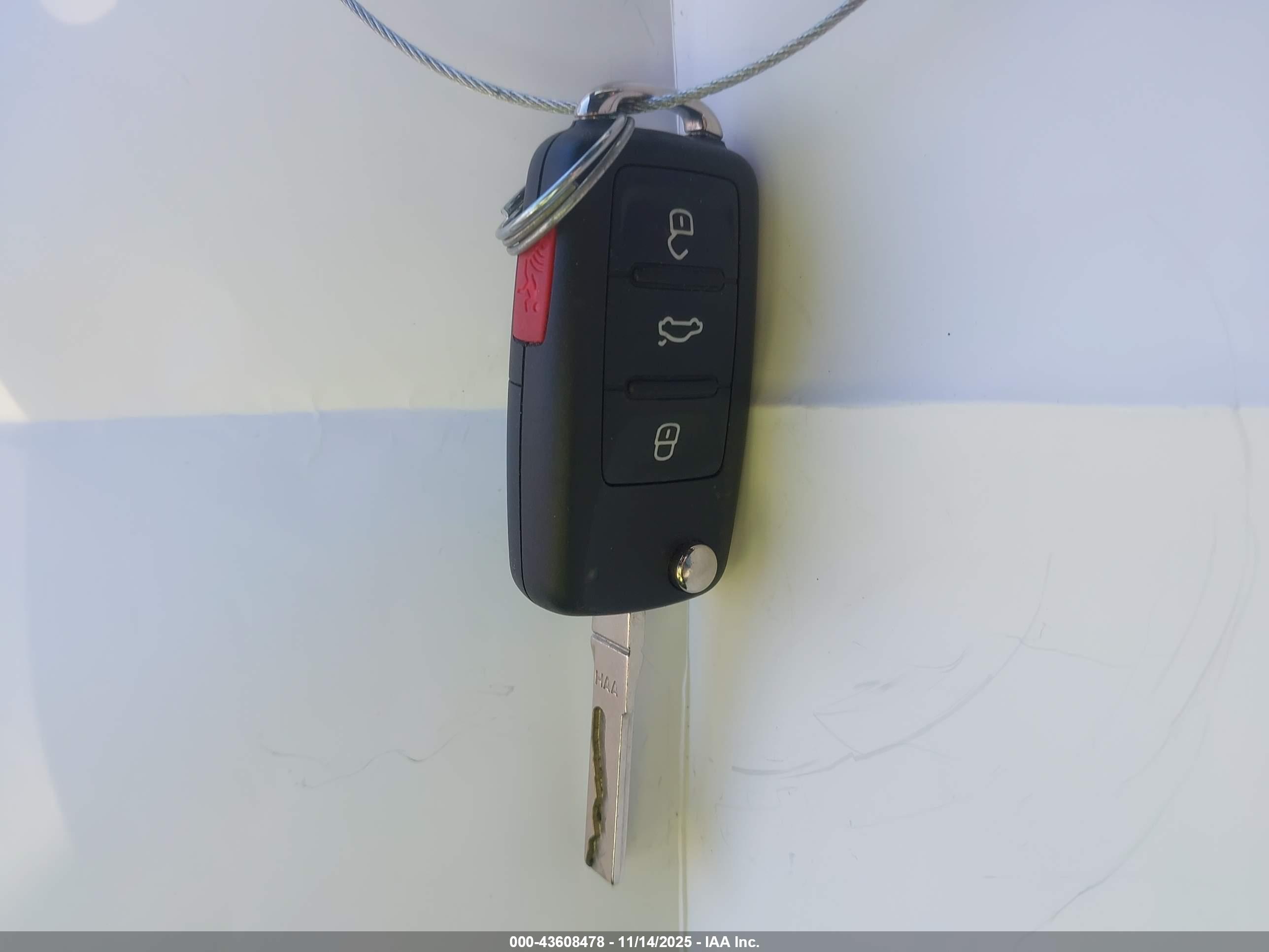 VOLKSWAGEN BEETLE image 11