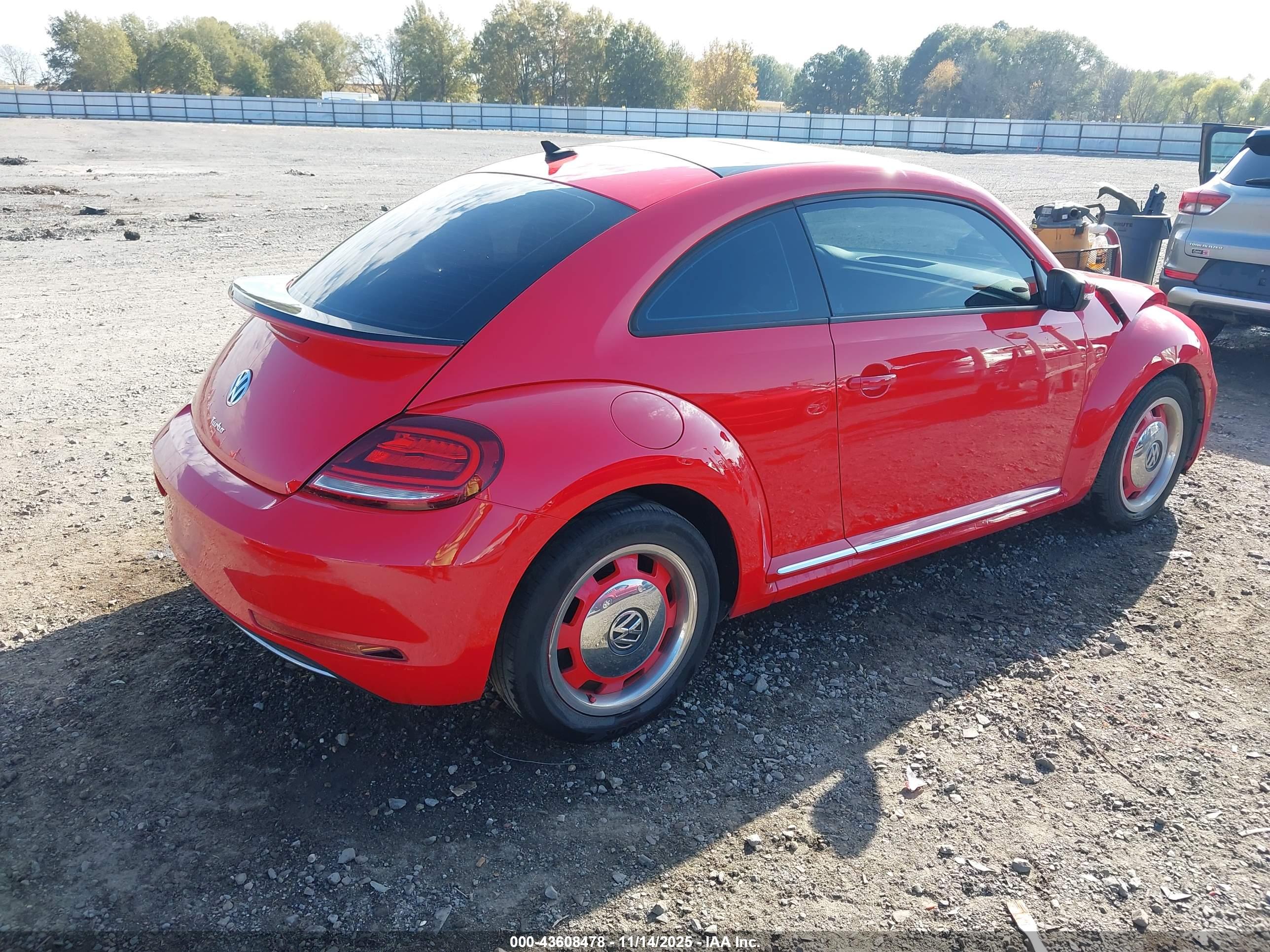 VOLKSWAGEN BEETLE image 4