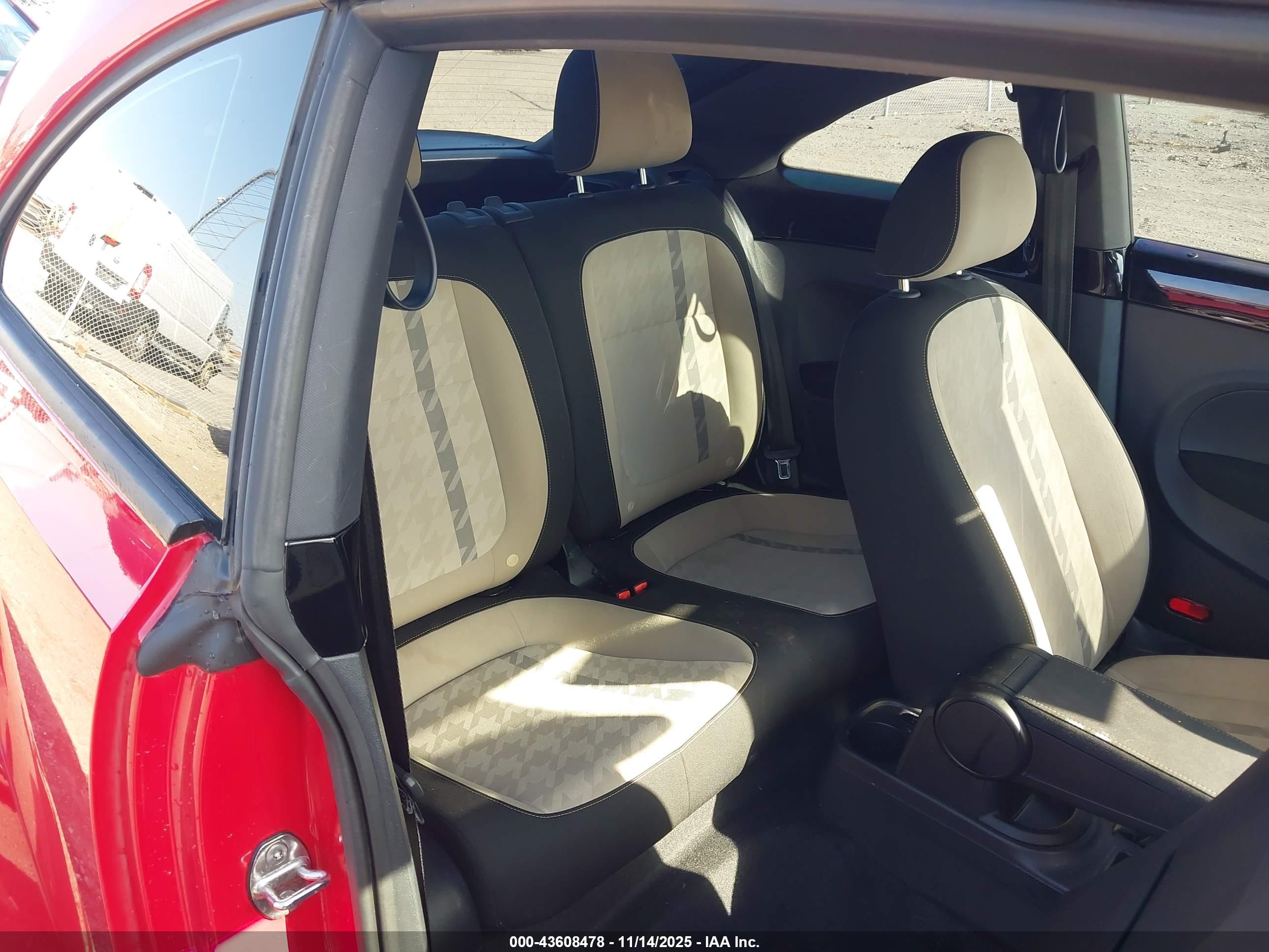 VOLKSWAGEN BEETLE image 8