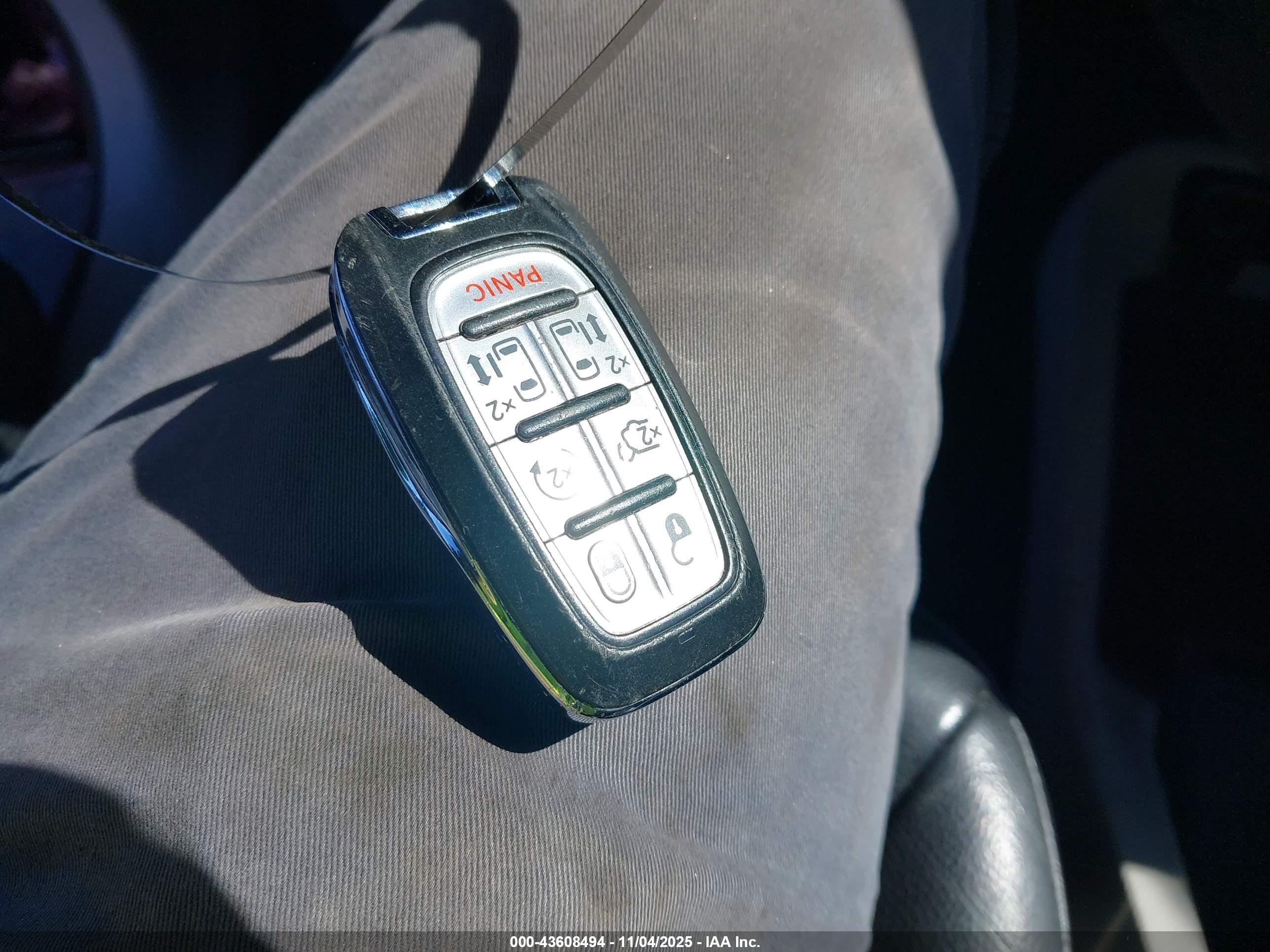 CHRYSLER PACIFICA image 11