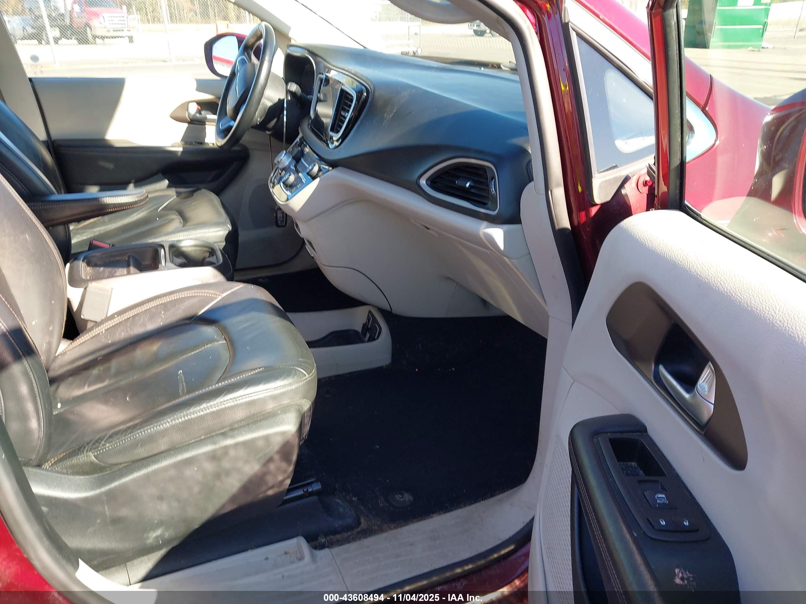 CHRYSLER PACIFICA image 5