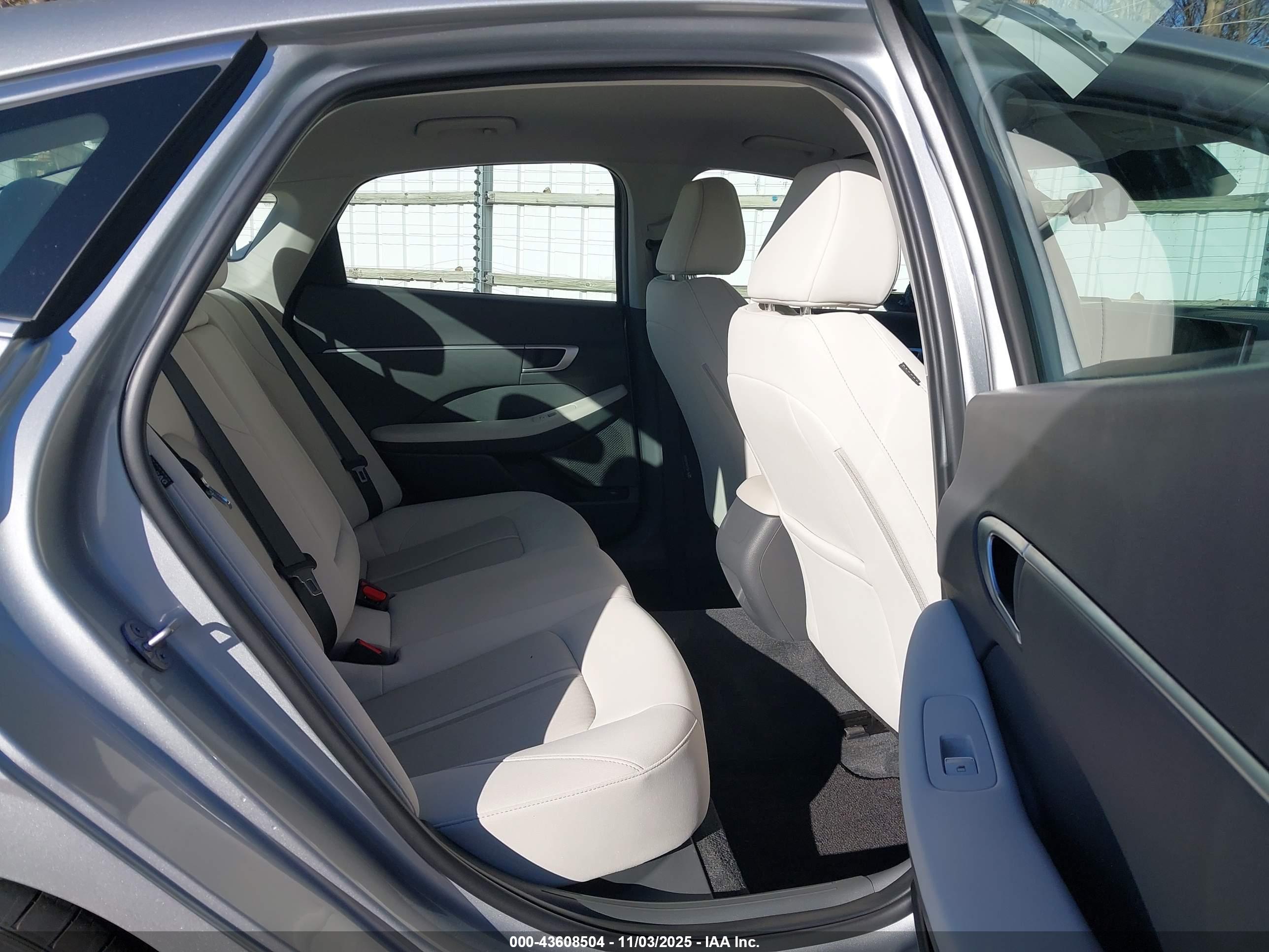 HYUNDAI SONATA image 8