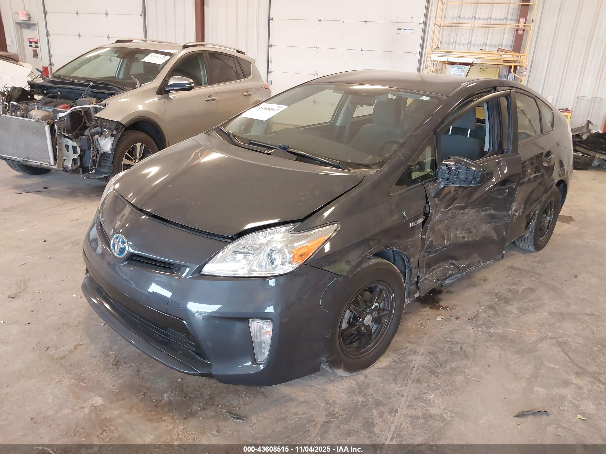 TOYOTA PRIUS image 2