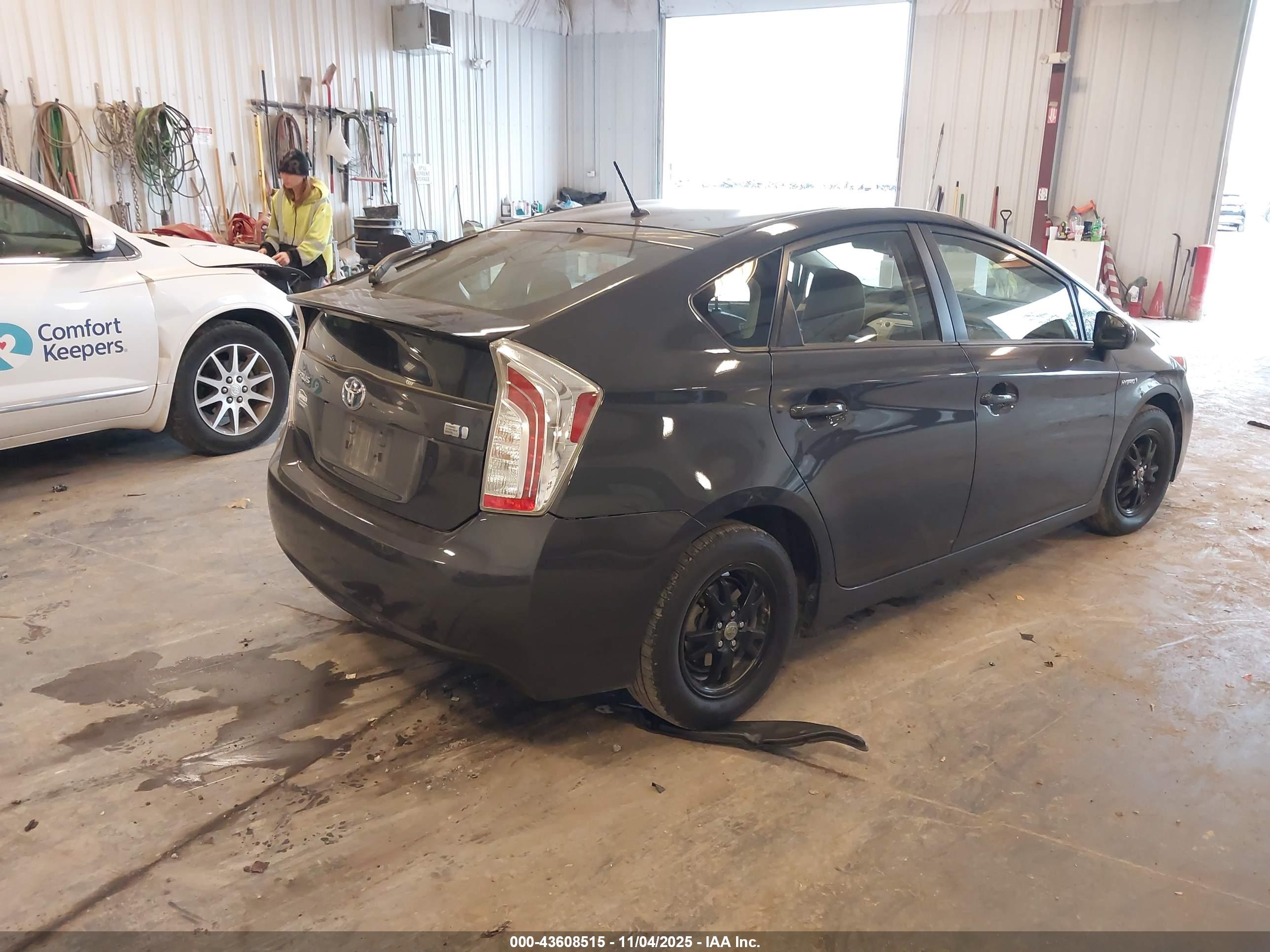 TOYOTA PRIUS image 4