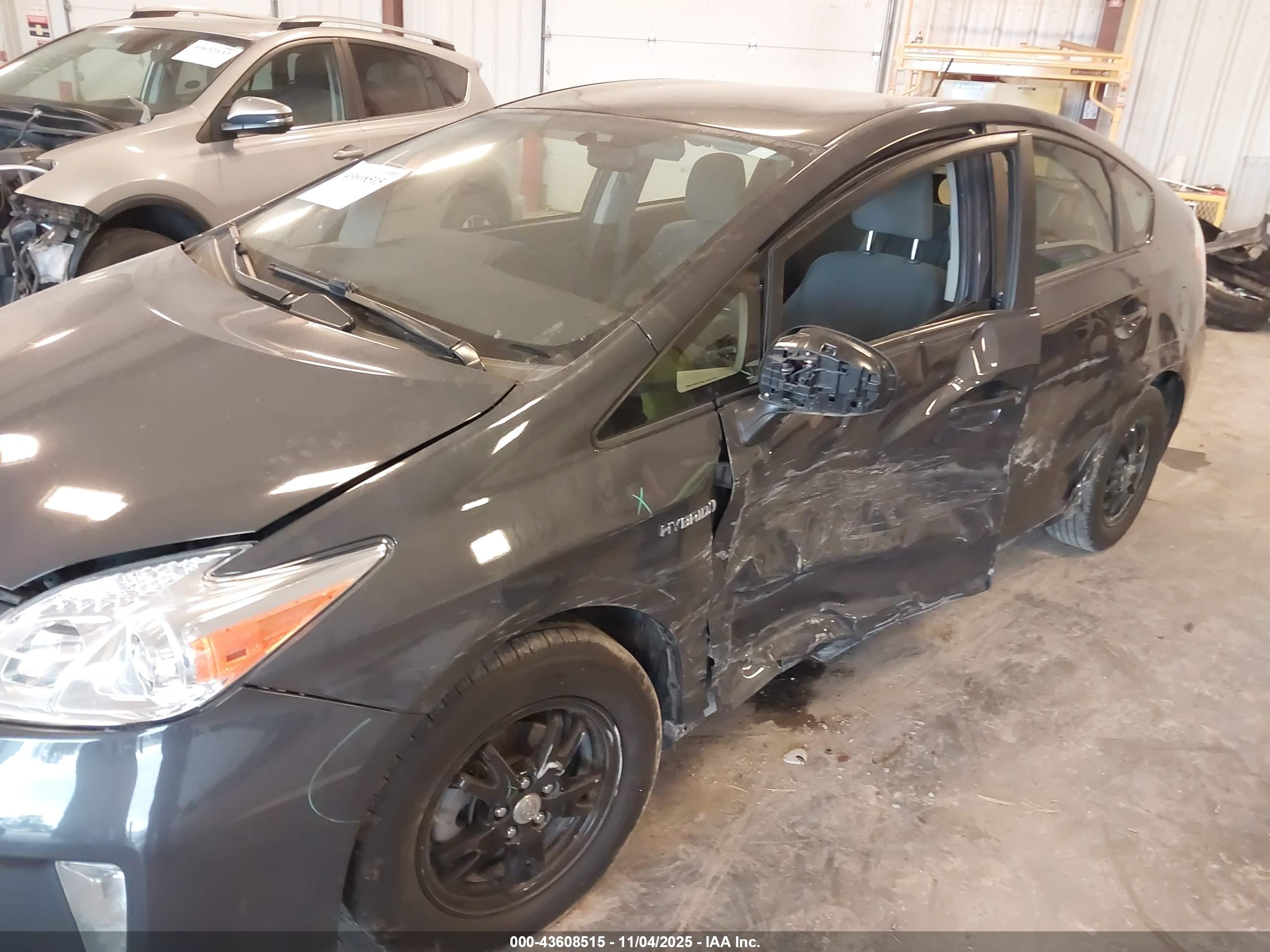 TOYOTA PRIUS image 6