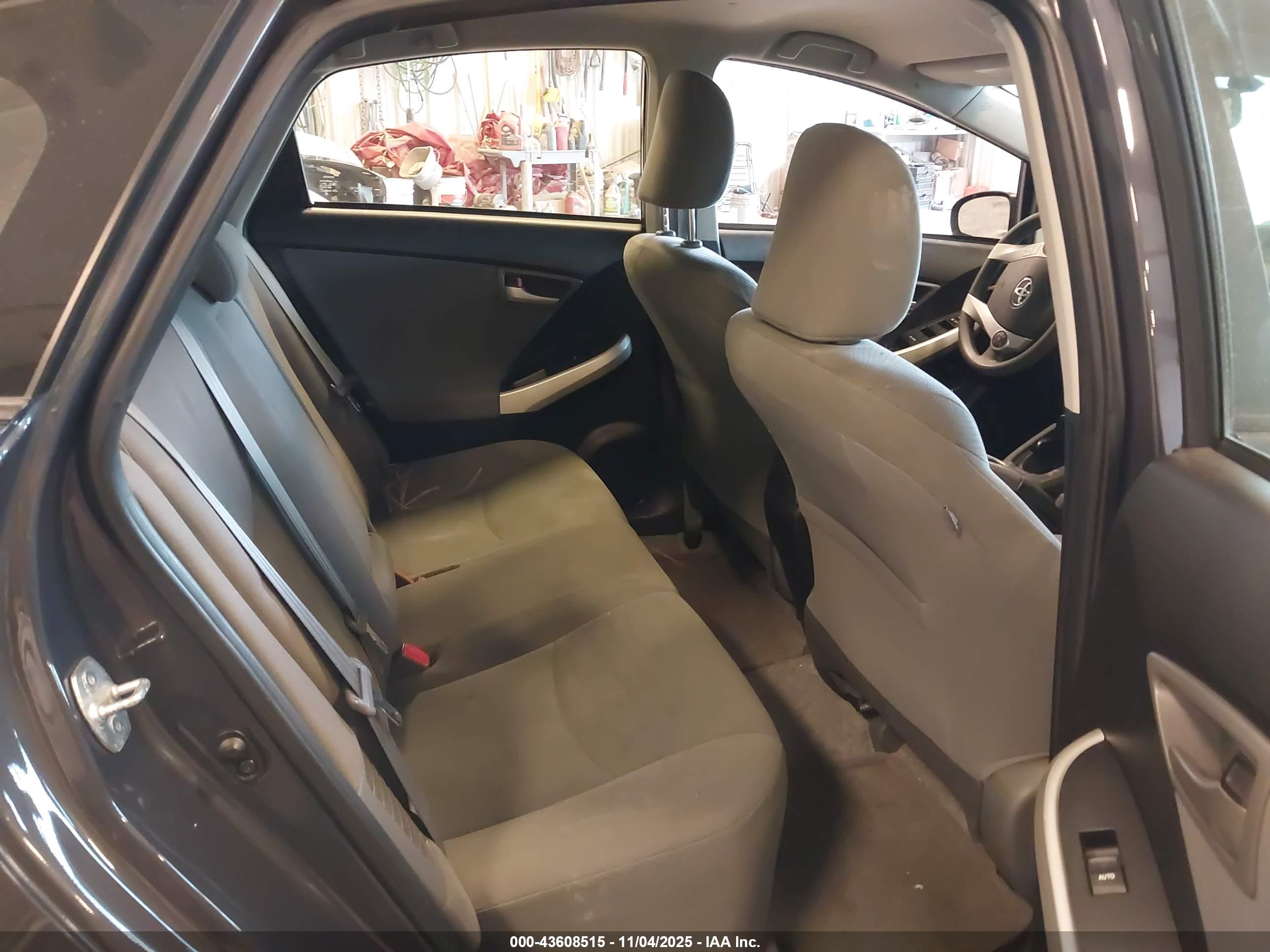 TOYOTA PRIUS image 8