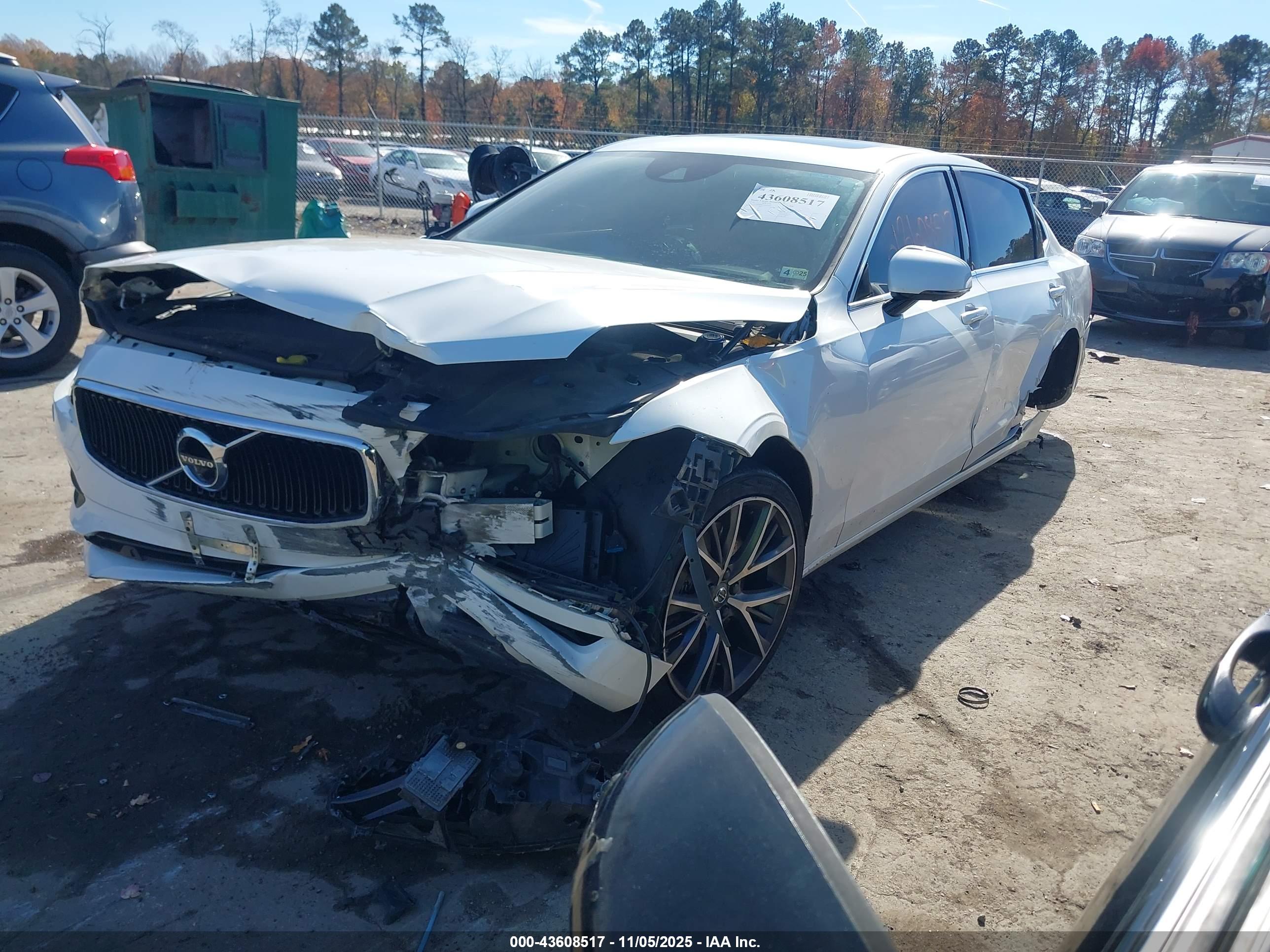 VOLVO S90 image 2