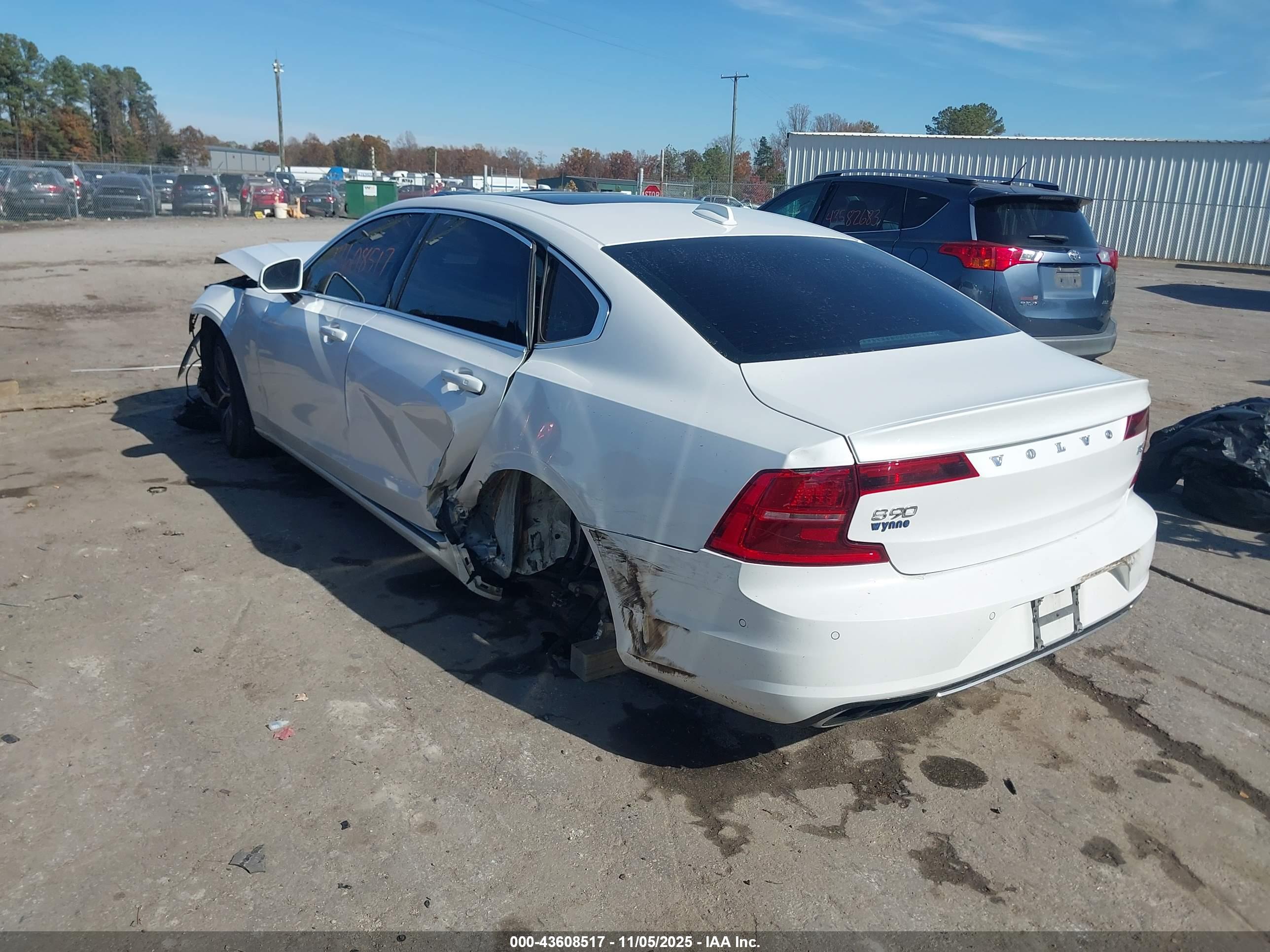 VOLVO S90 image 3