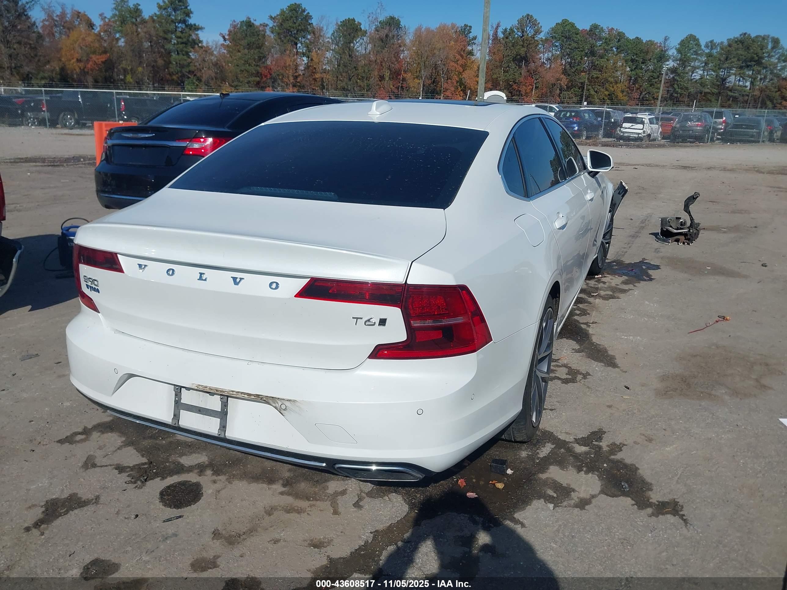 VOLVO S90 image 4