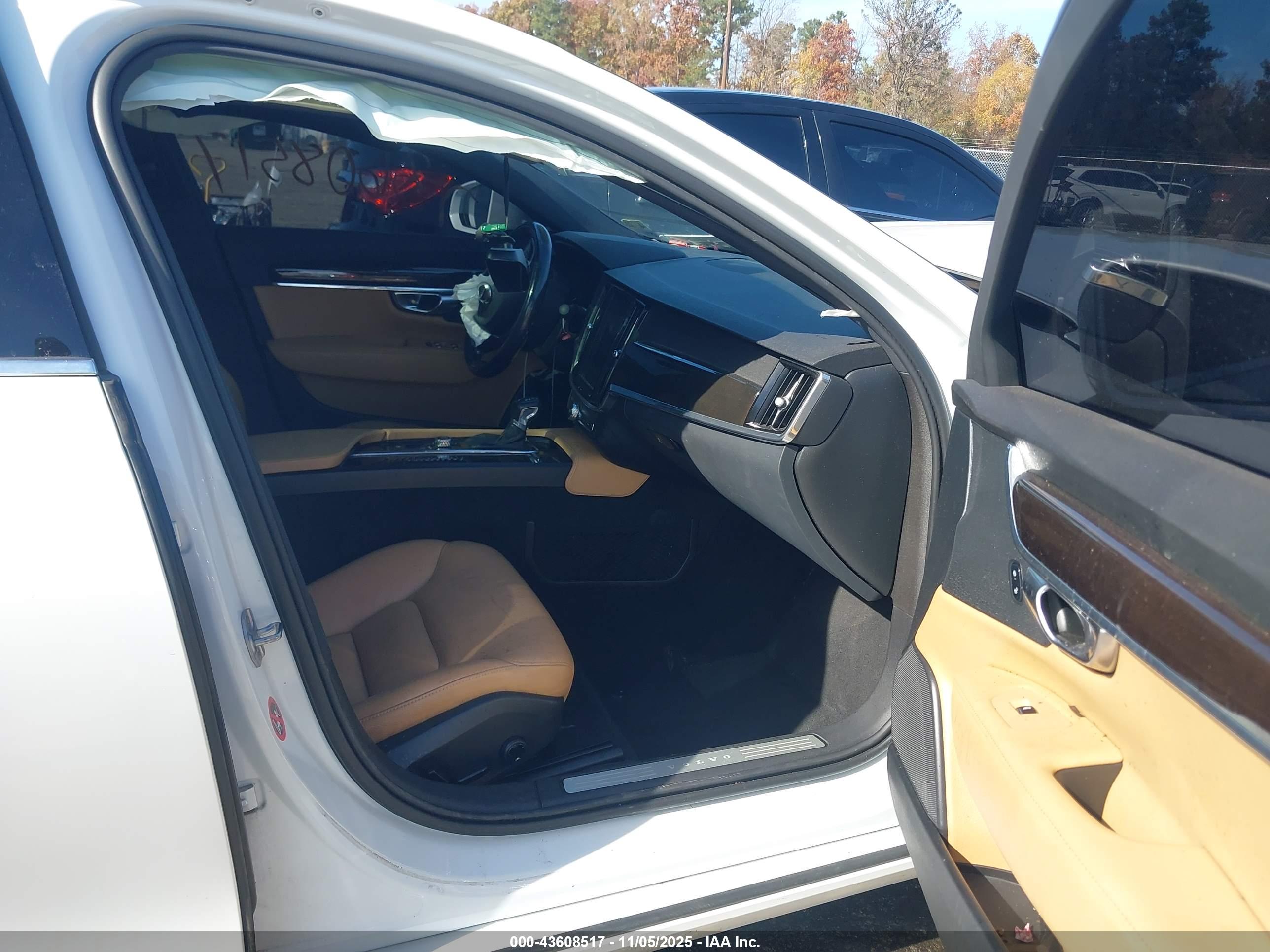 VOLVO S90 image 5