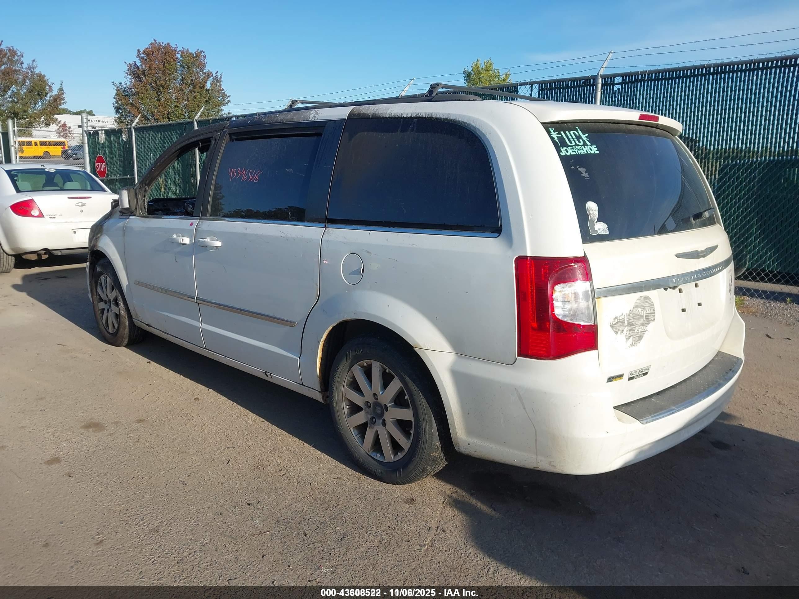CHRYSLER TOWN image 3