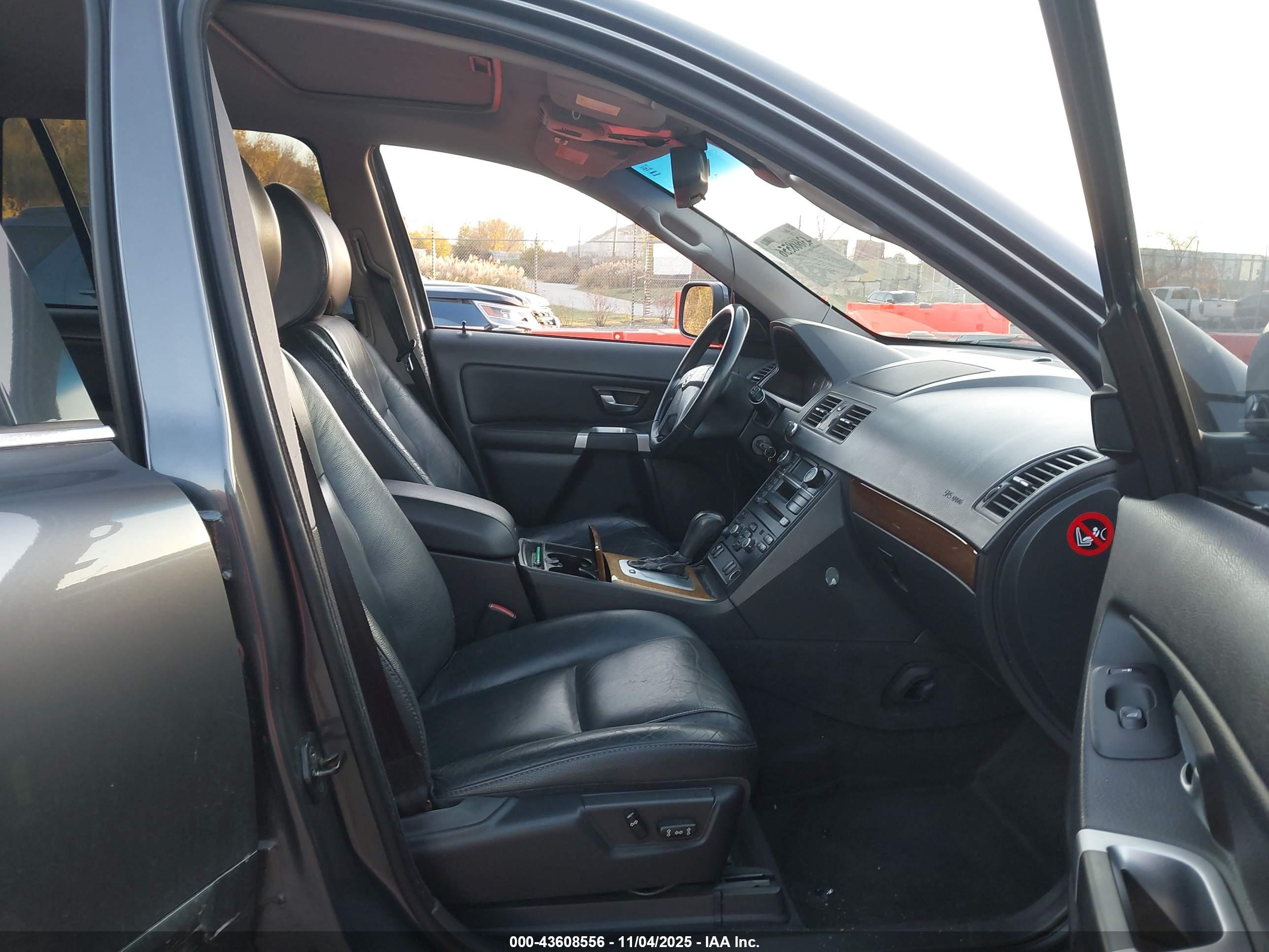 VOLVO XC90 image 5