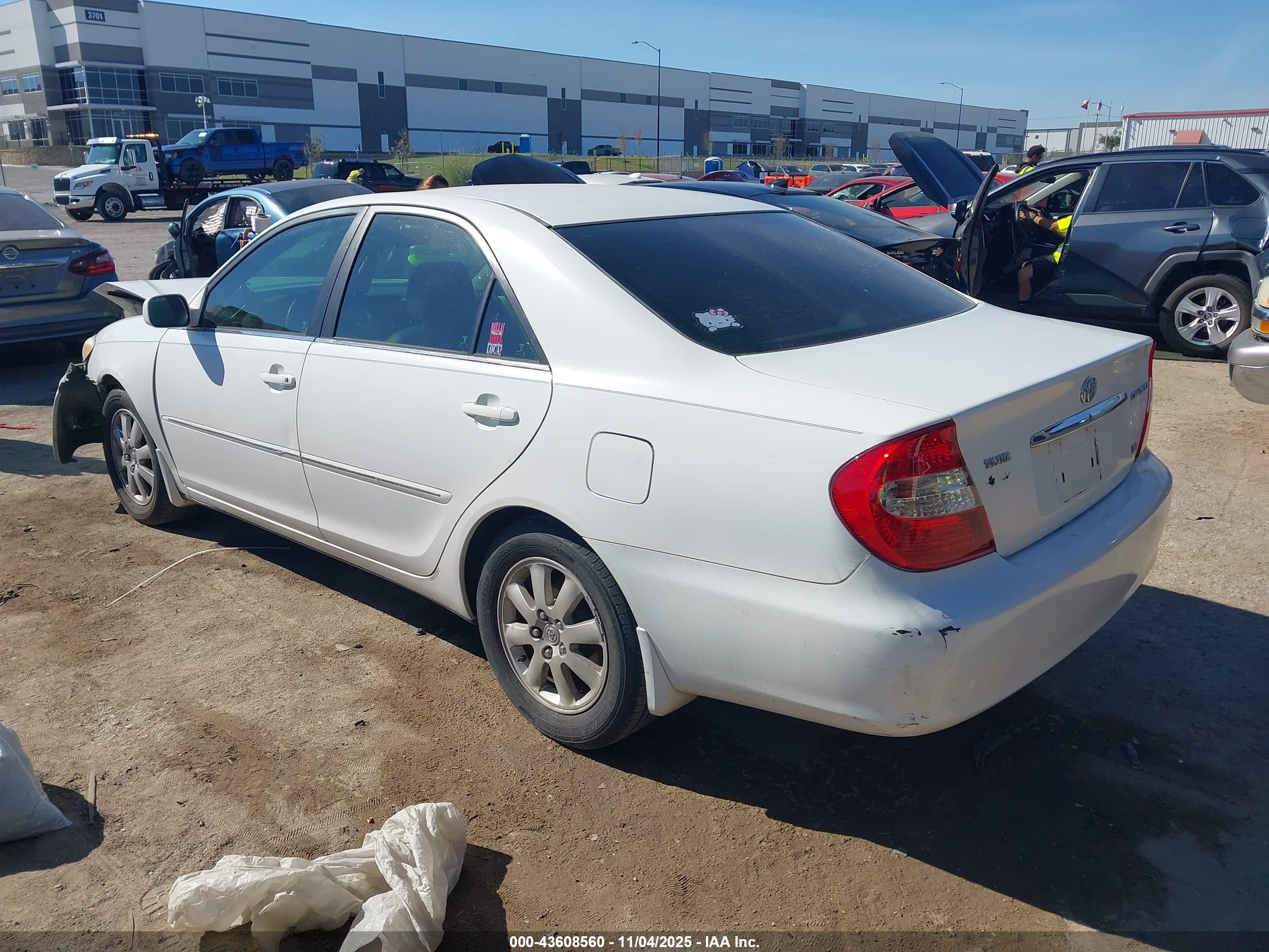 TOYOTA CAMRY image 3