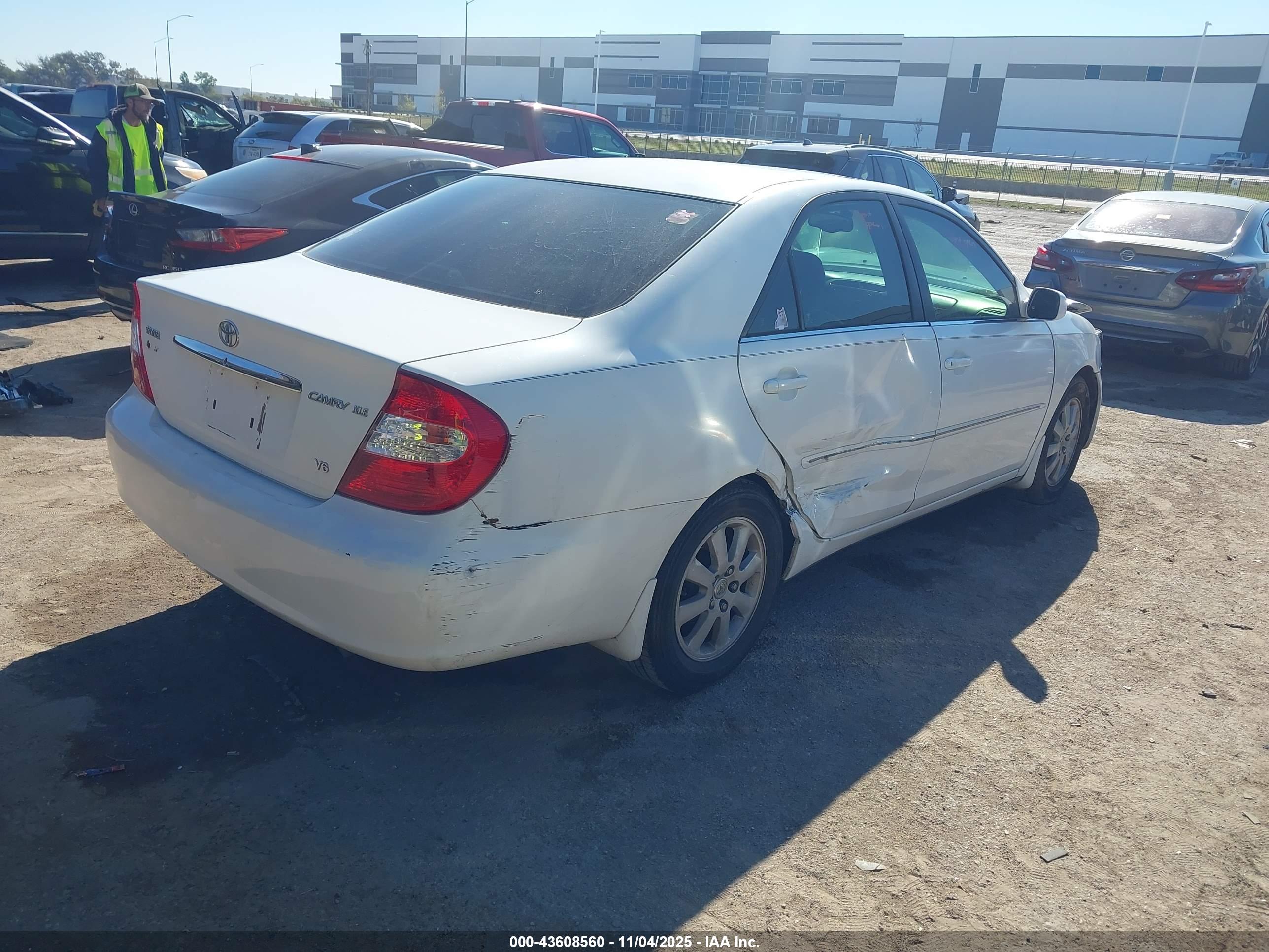 TOYOTA CAMRY image 4