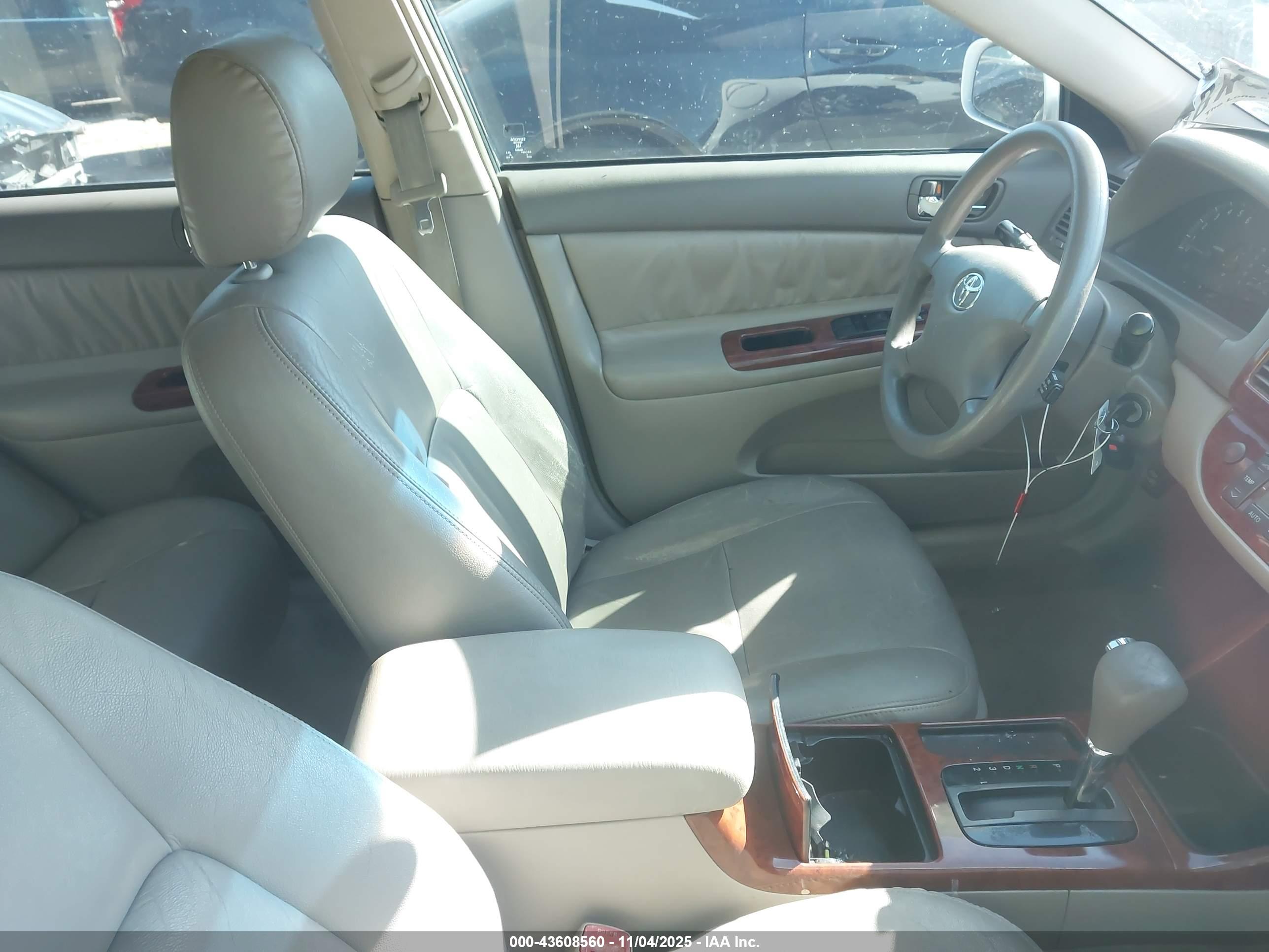 TOYOTA CAMRY image 5