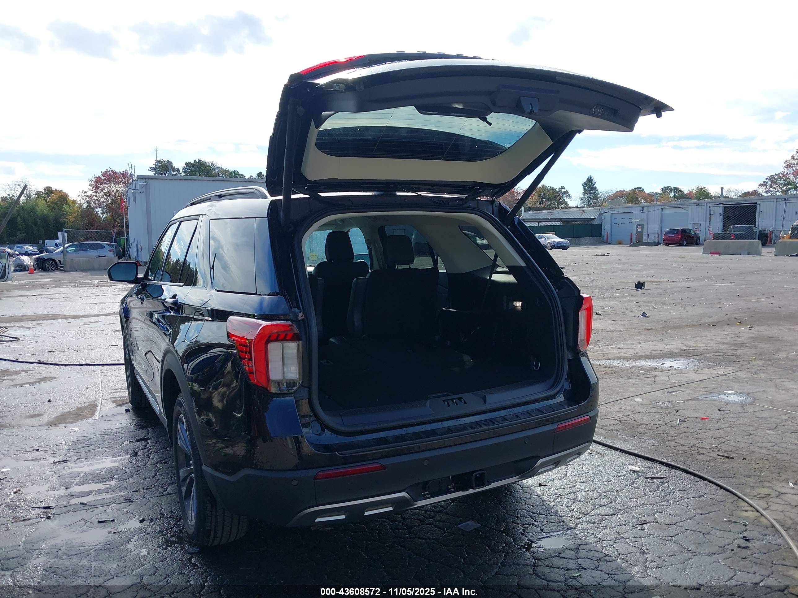 FORD EXPLORER image 3