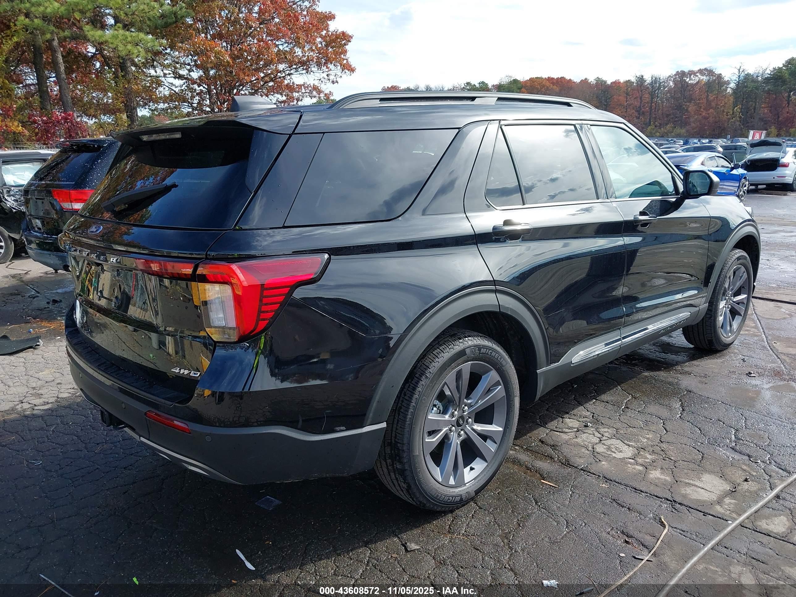 FORD EXPLORER image 4