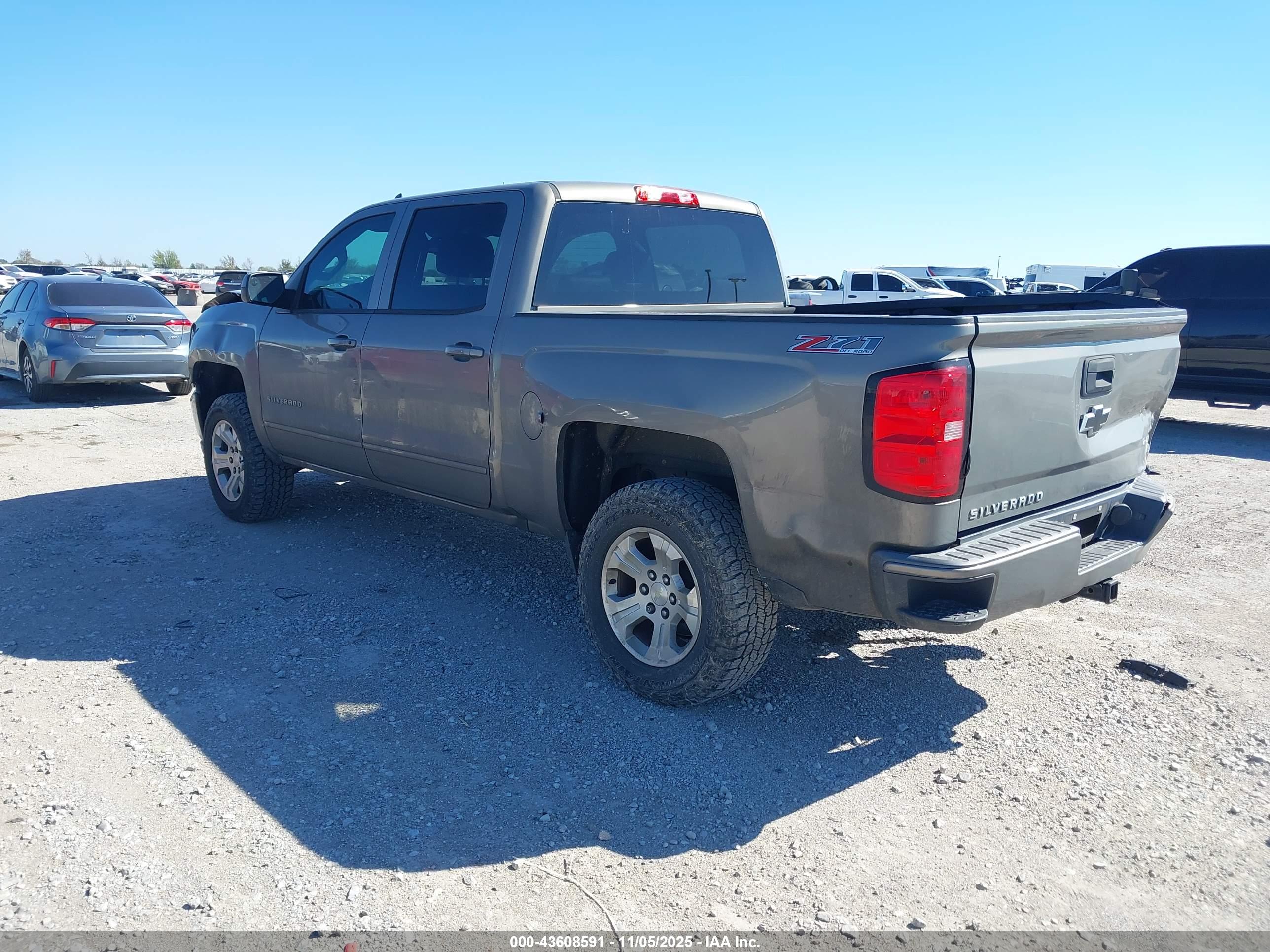 CHEVROLET SILVERADO image 3