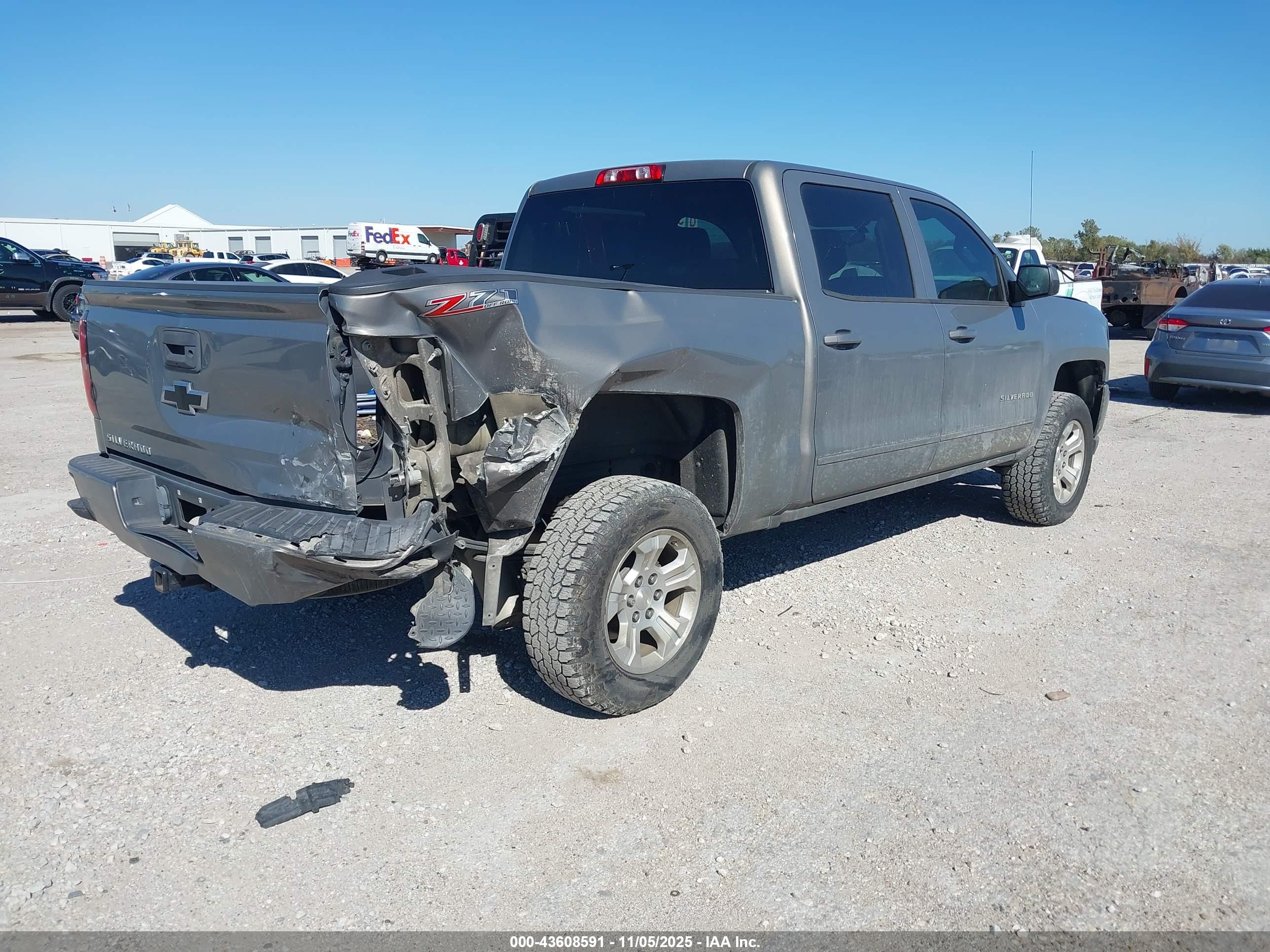 CHEVROLET SILVERADO image 4
