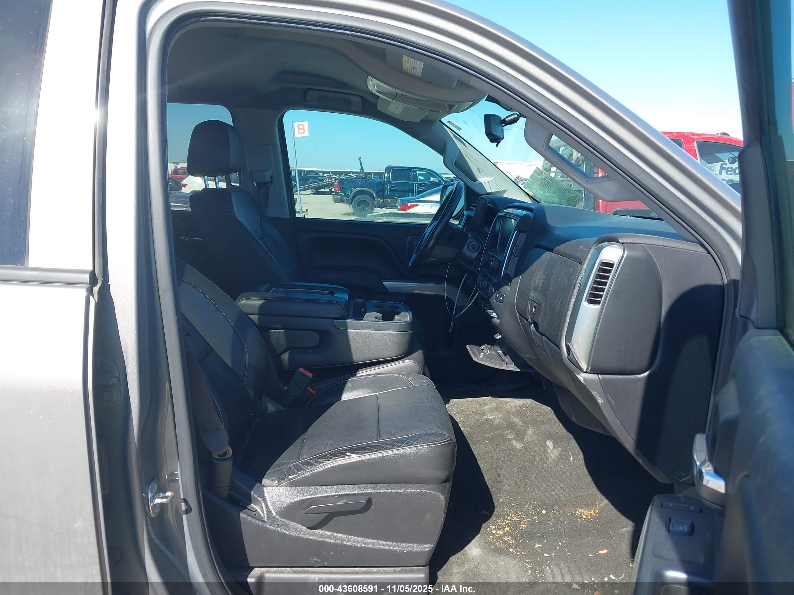 CHEVROLET SILVERADO image 5