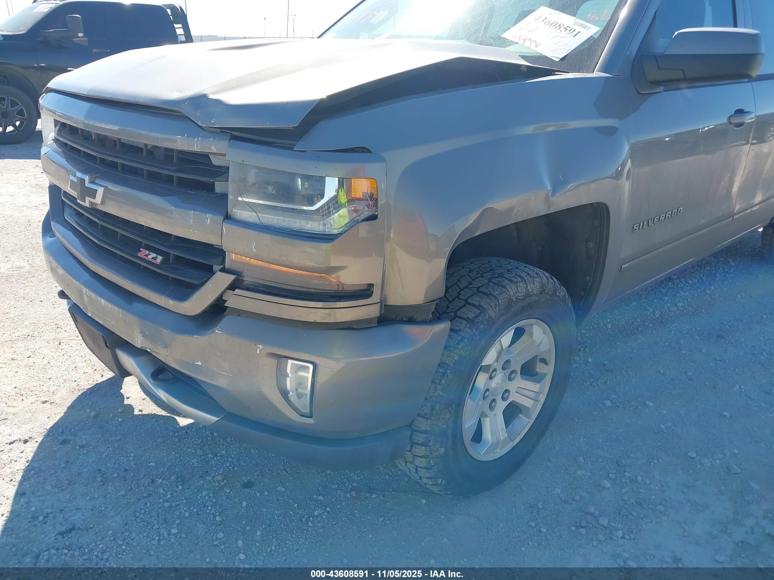 CHEVROLET SILVERADO image 6