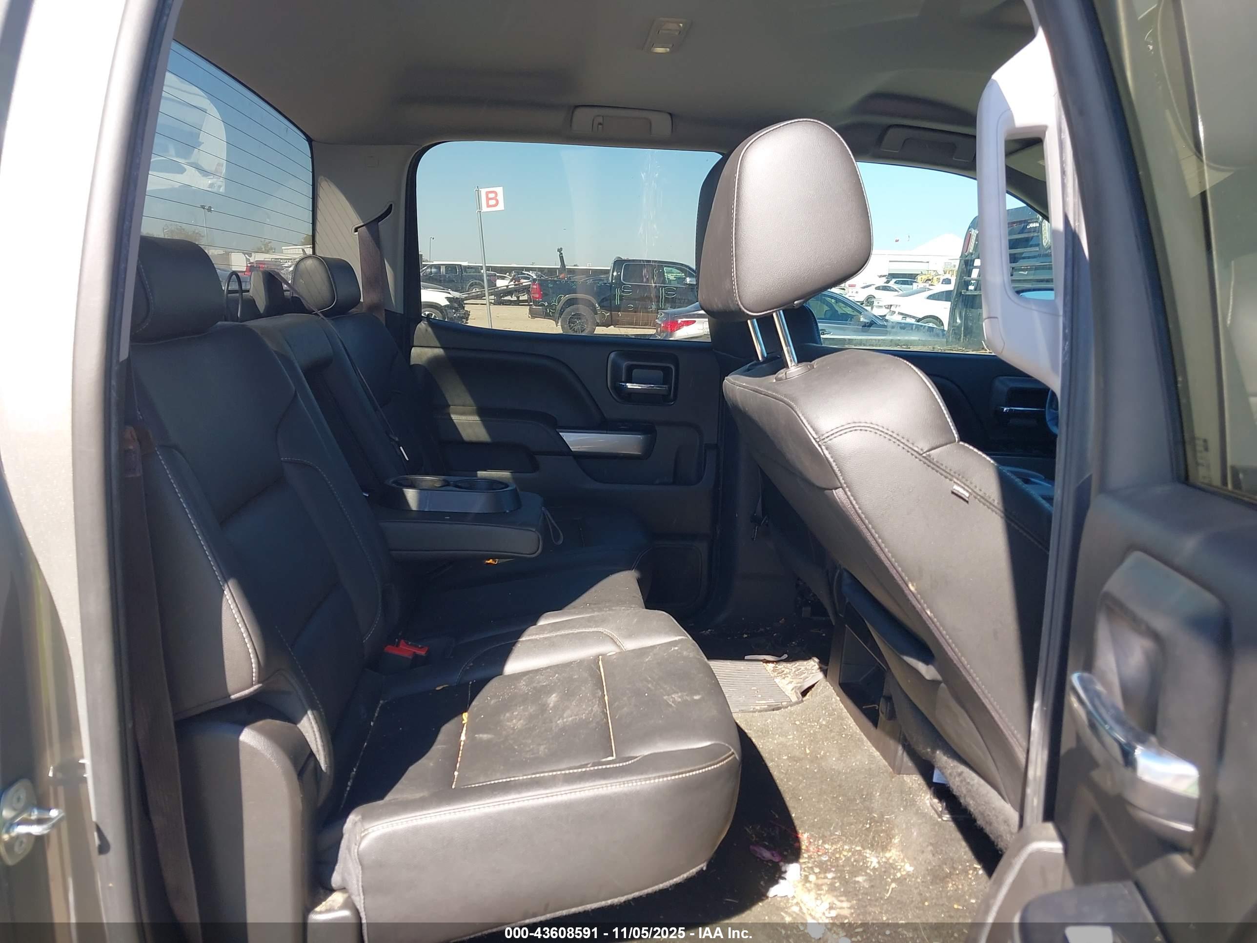 CHEVROLET SILVERADO image 8