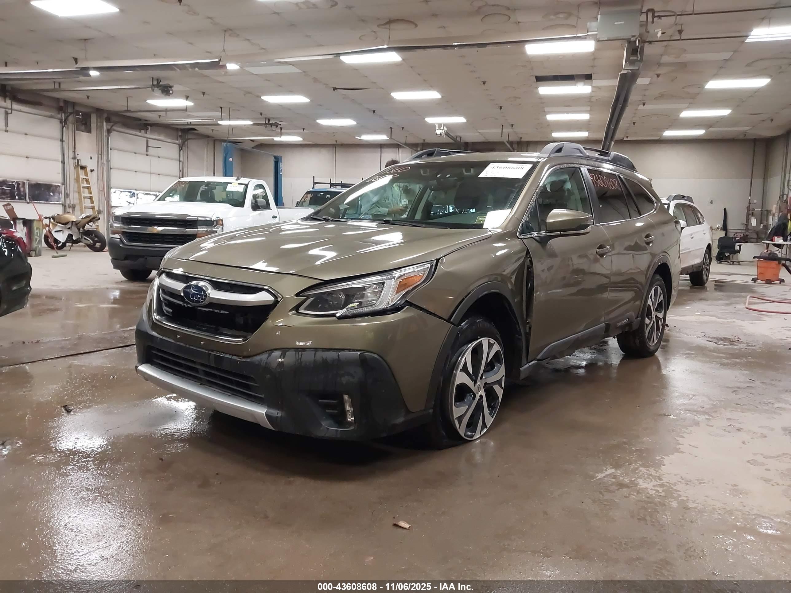 SUBARU OUTBACK image 2