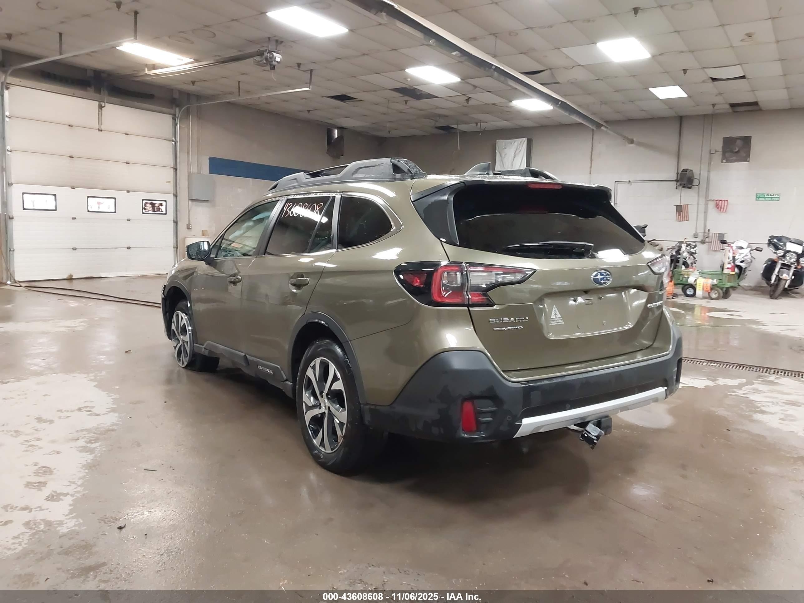 SUBARU OUTBACK image 3