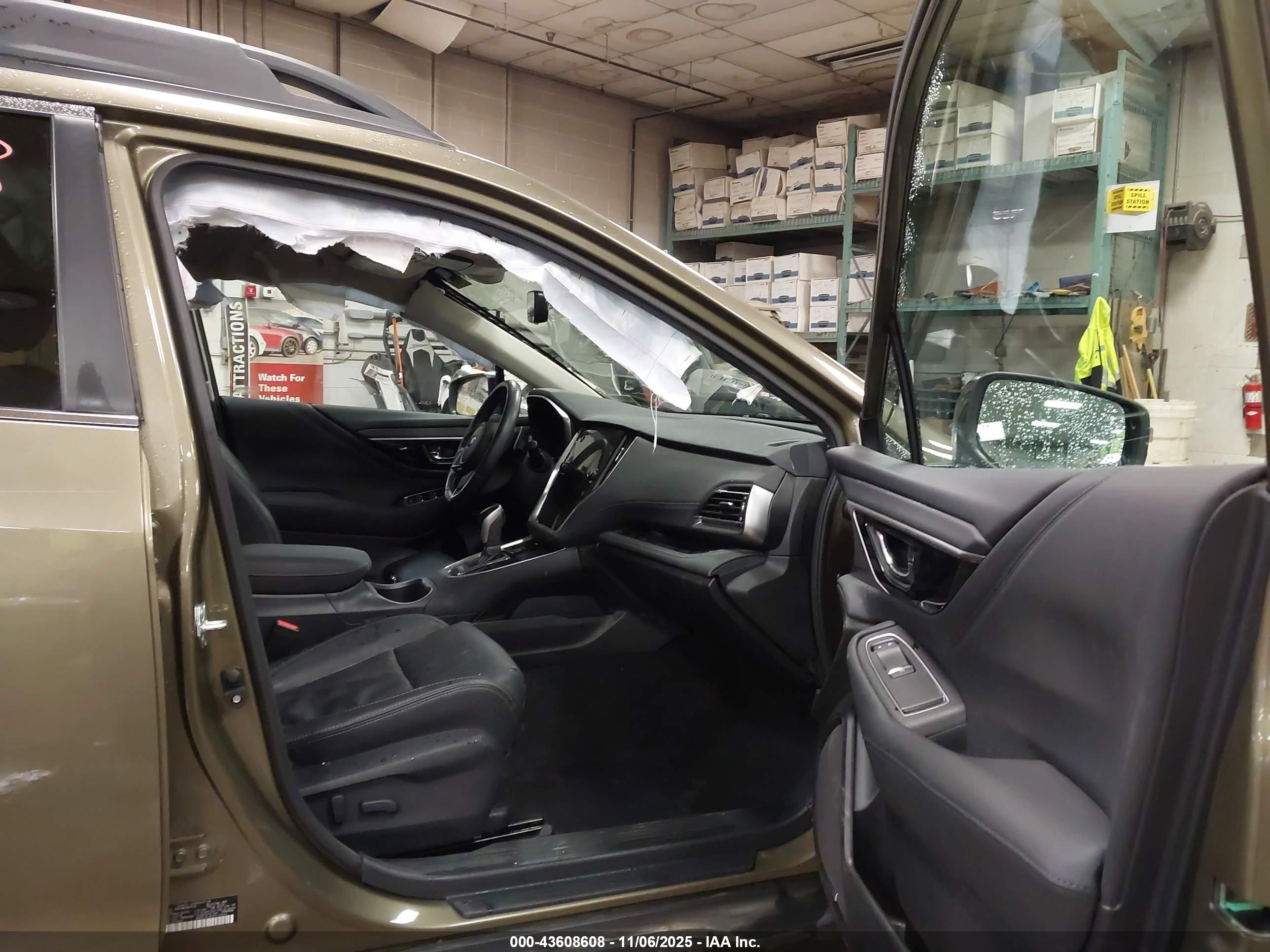 SUBARU OUTBACK image 5