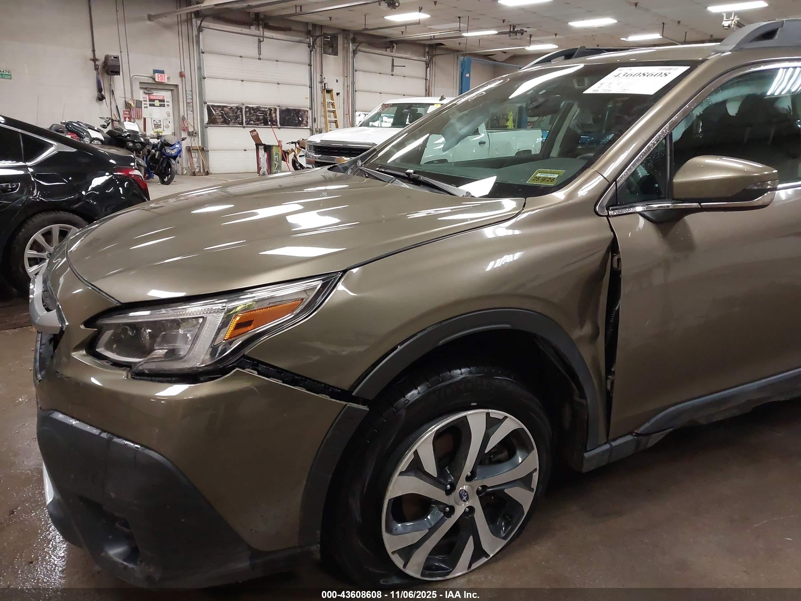 SUBARU OUTBACK image 6