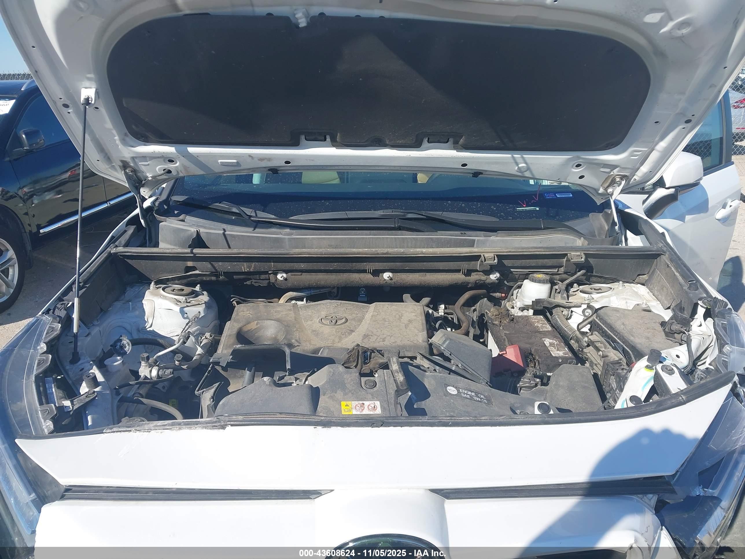 TOYOTA RAV4 image 10