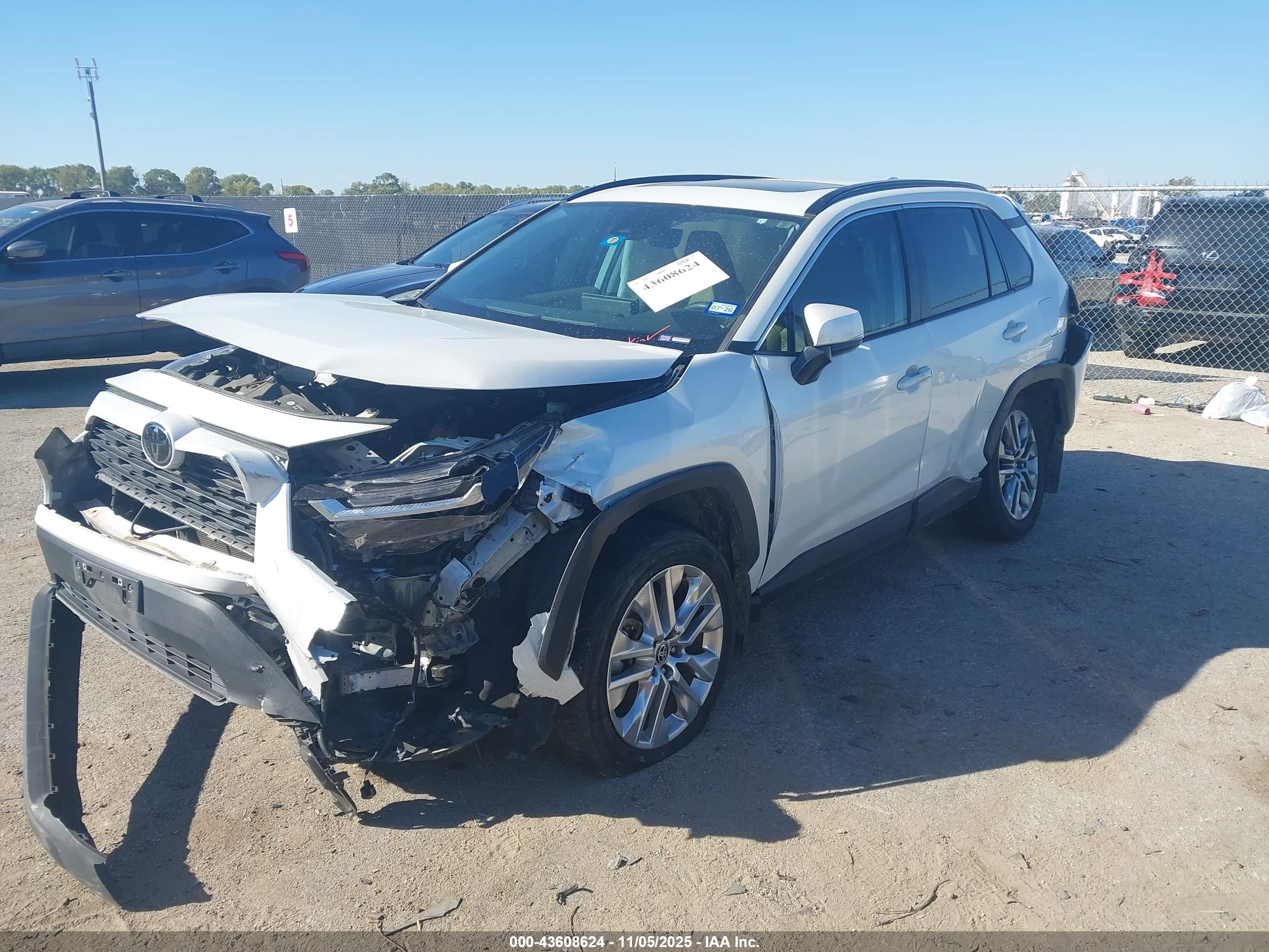 TOYOTA RAV4 image 2