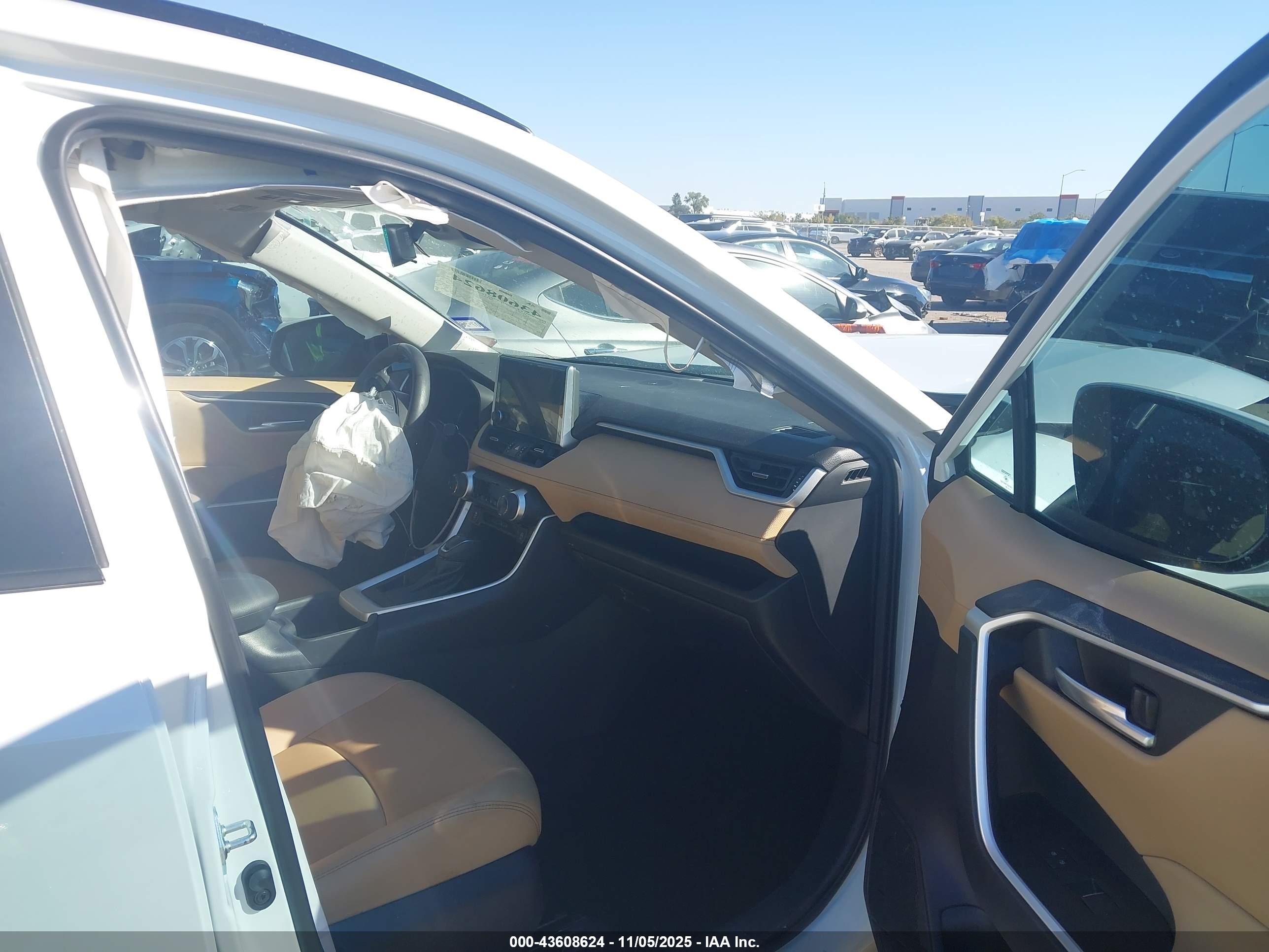 TOYOTA RAV4 image 5