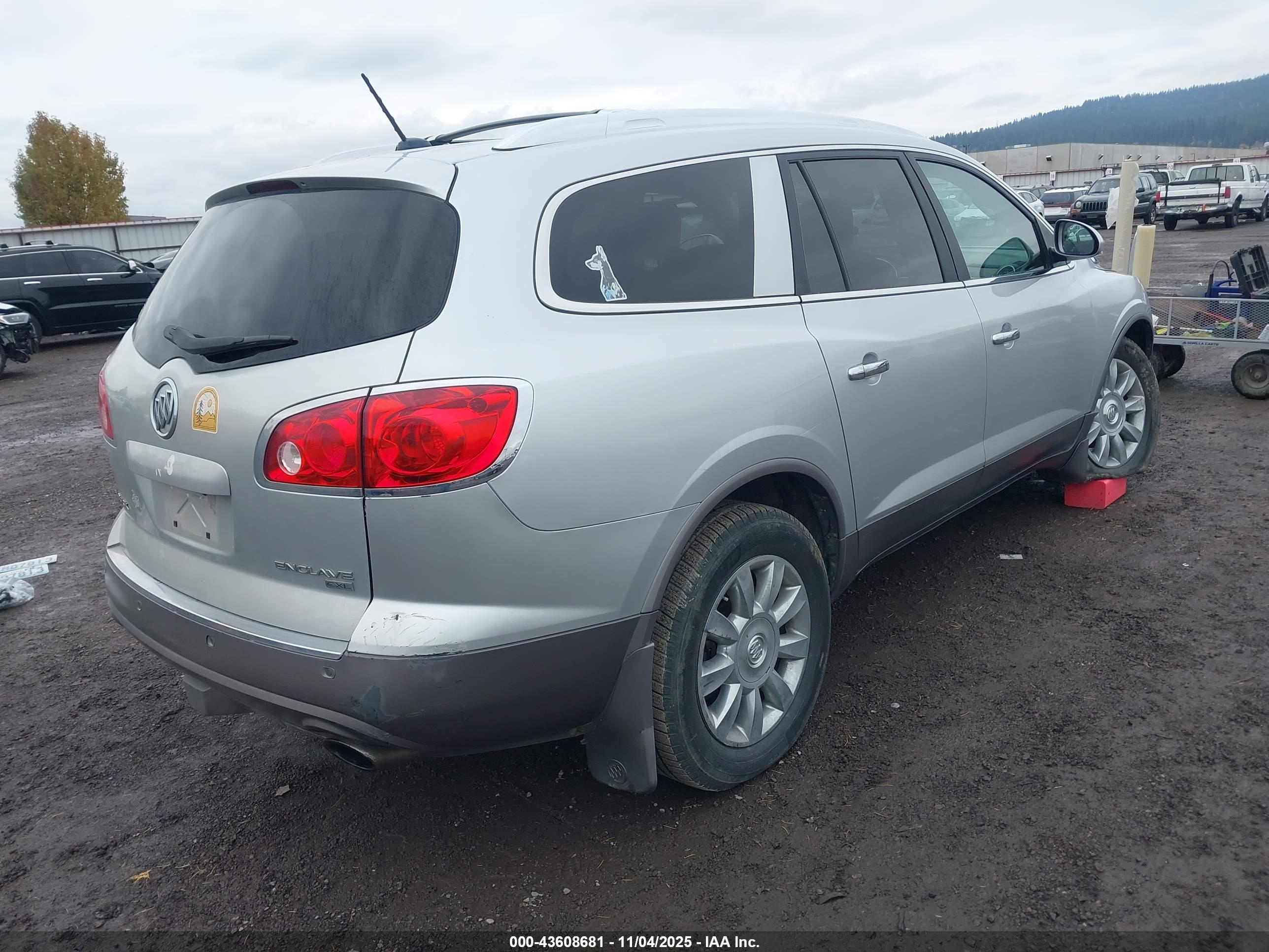 BUICK ENCLAVE image 4