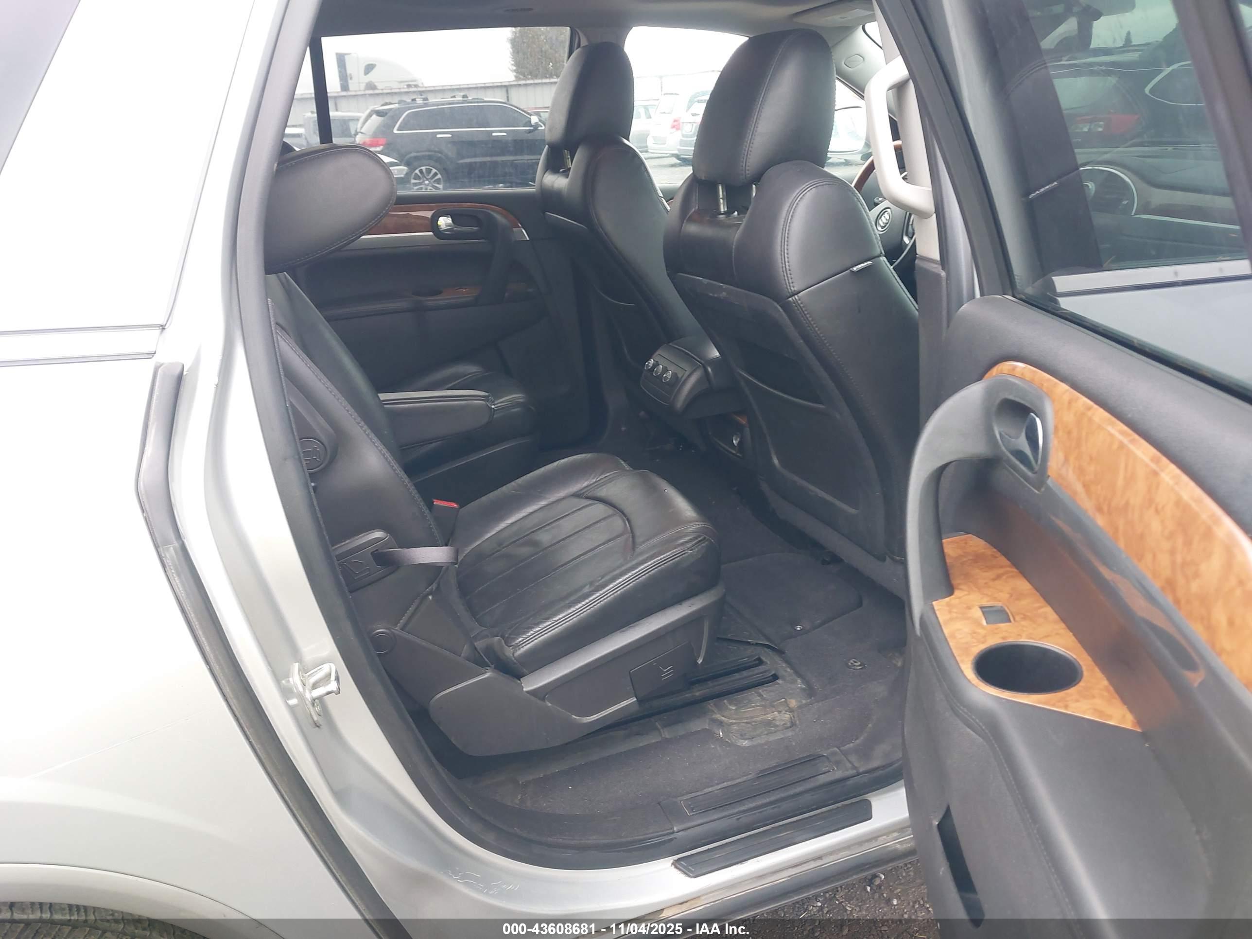 BUICK ENCLAVE image 8