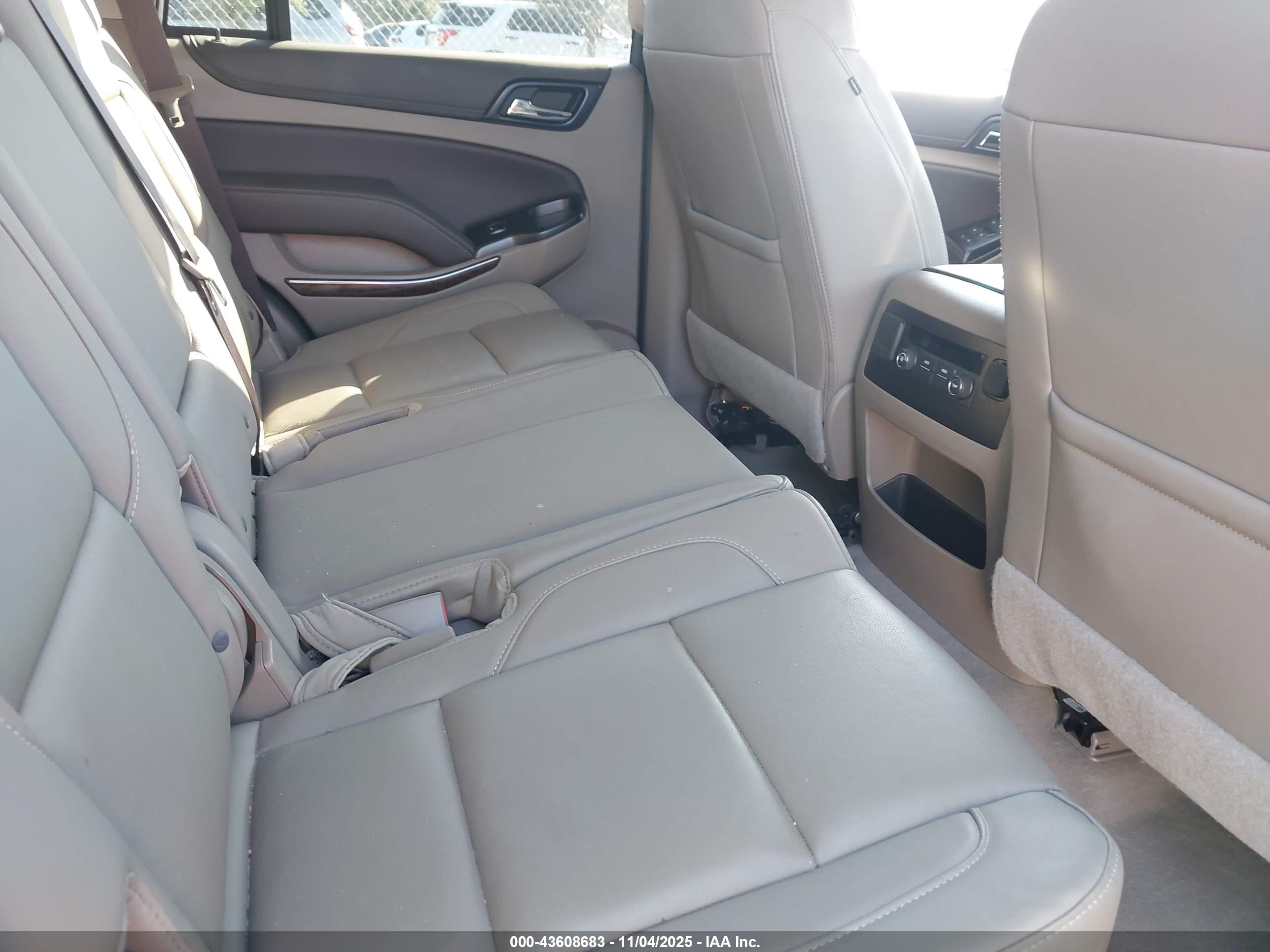 CHEVROLET TAHOE image 8