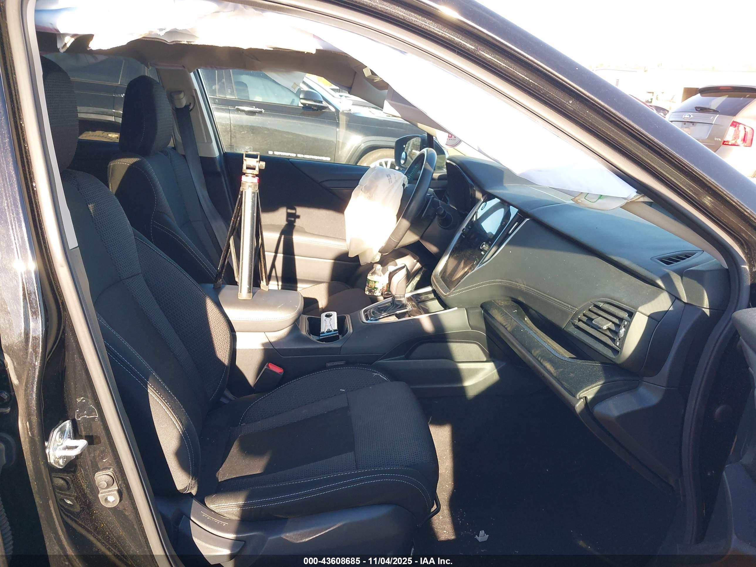 SUBARU OUTBACK image 5