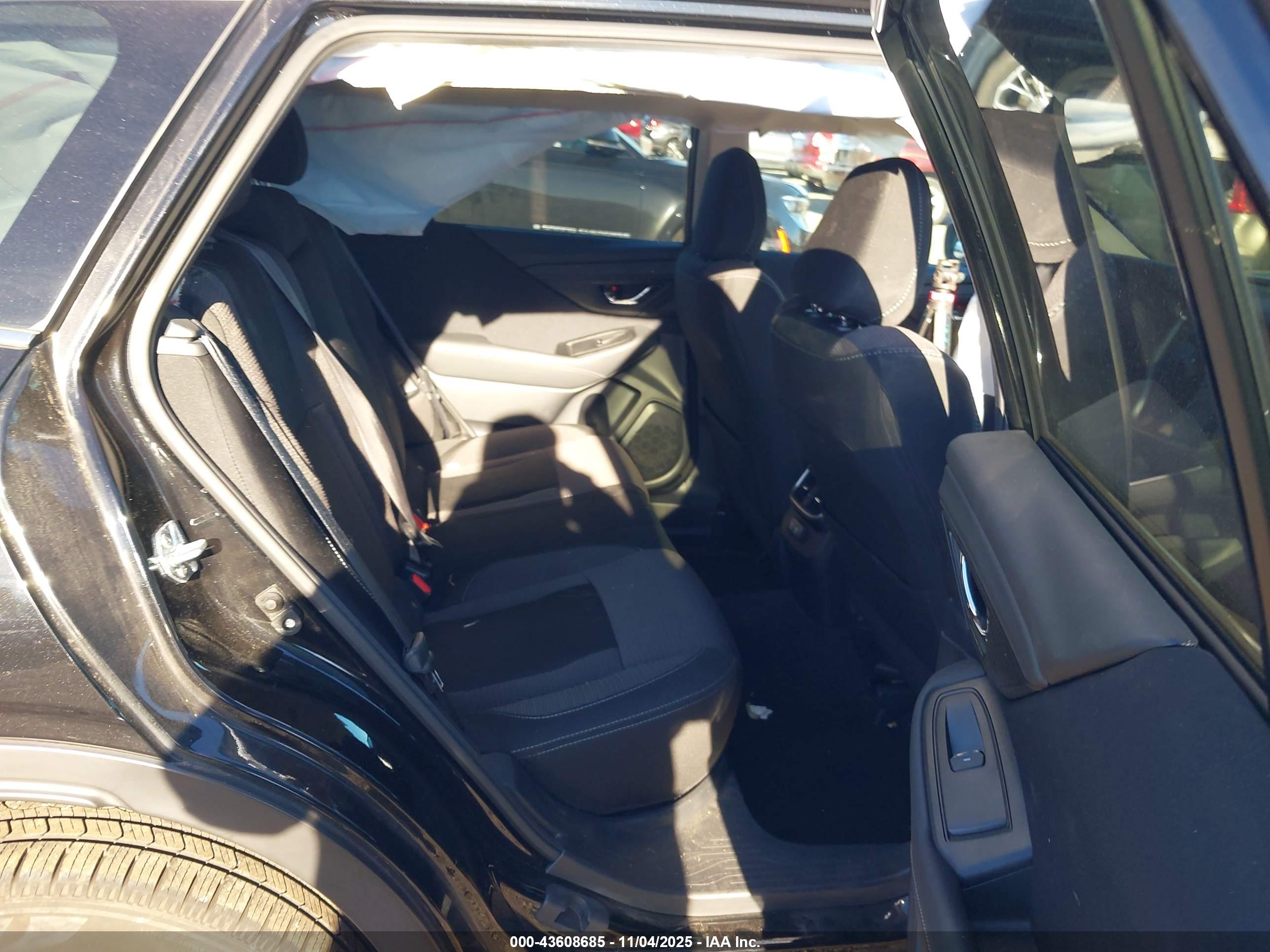 SUBARU OUTBACK image 8