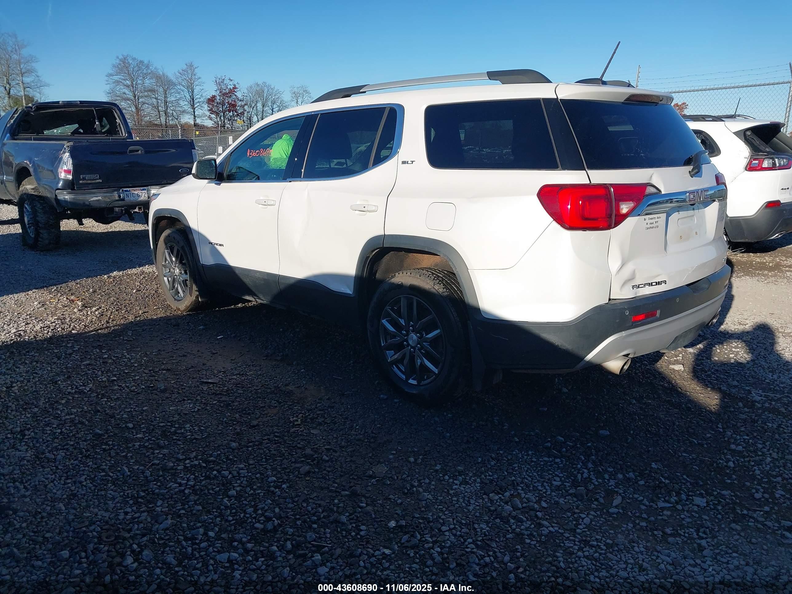 GMC ACADIA image 3