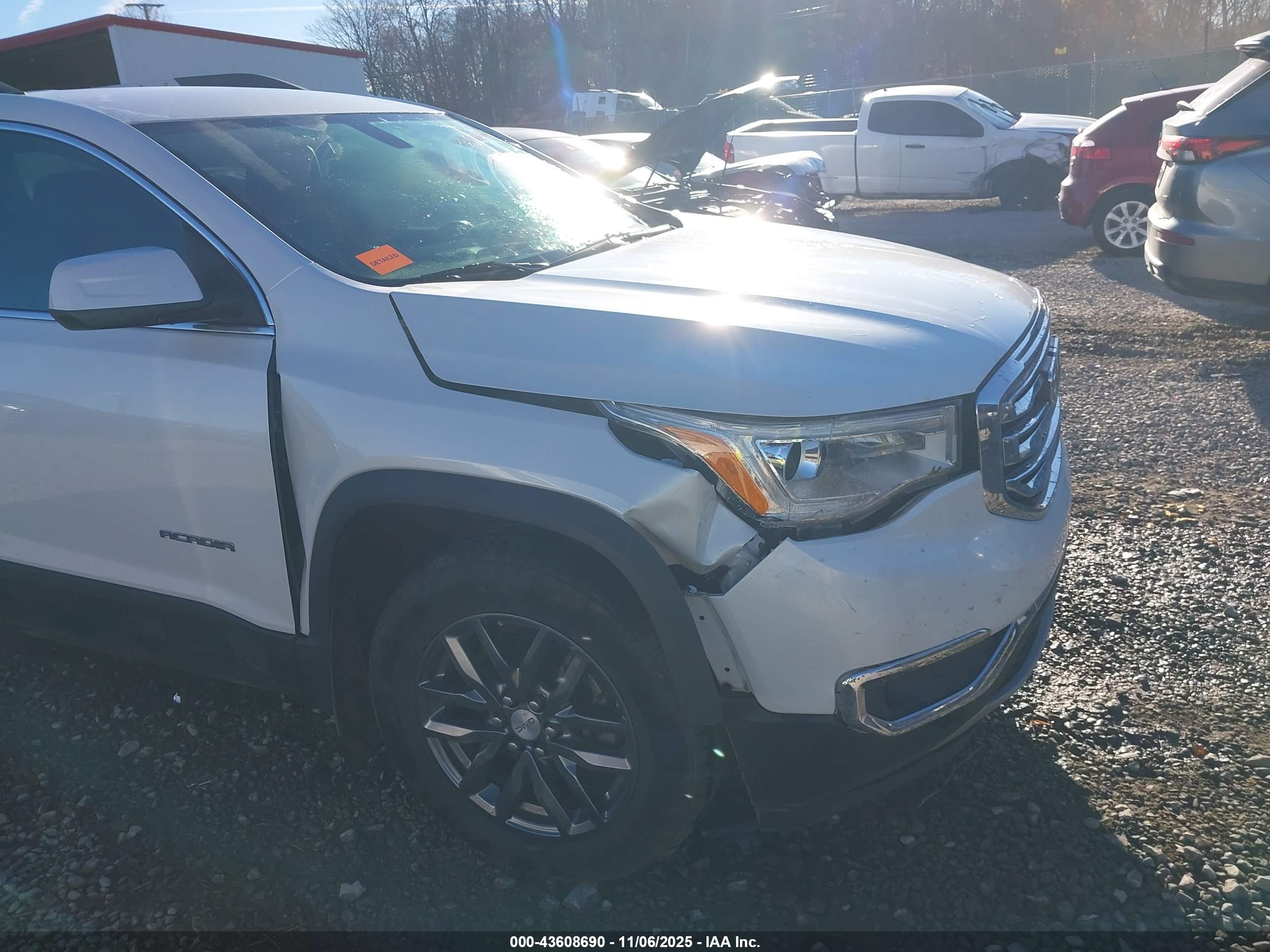 GMC ACADIA image 6