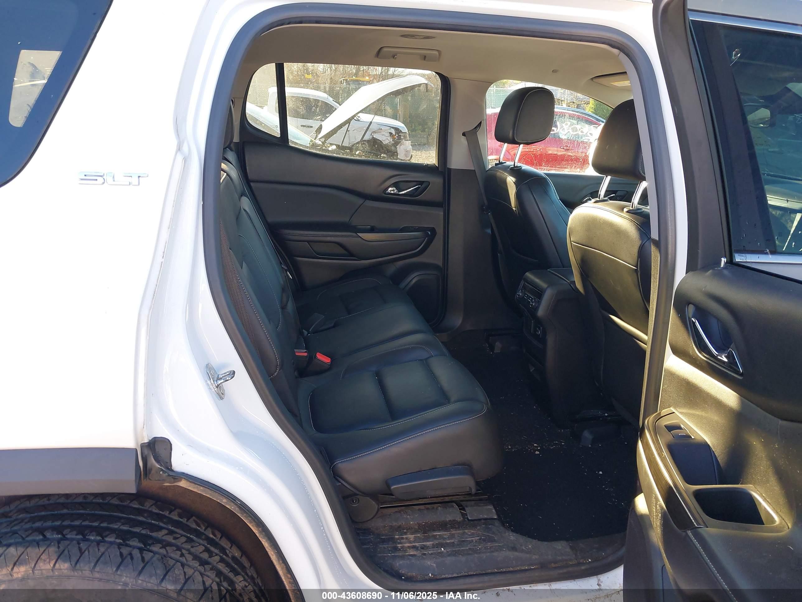 GMC ACADIA image 8