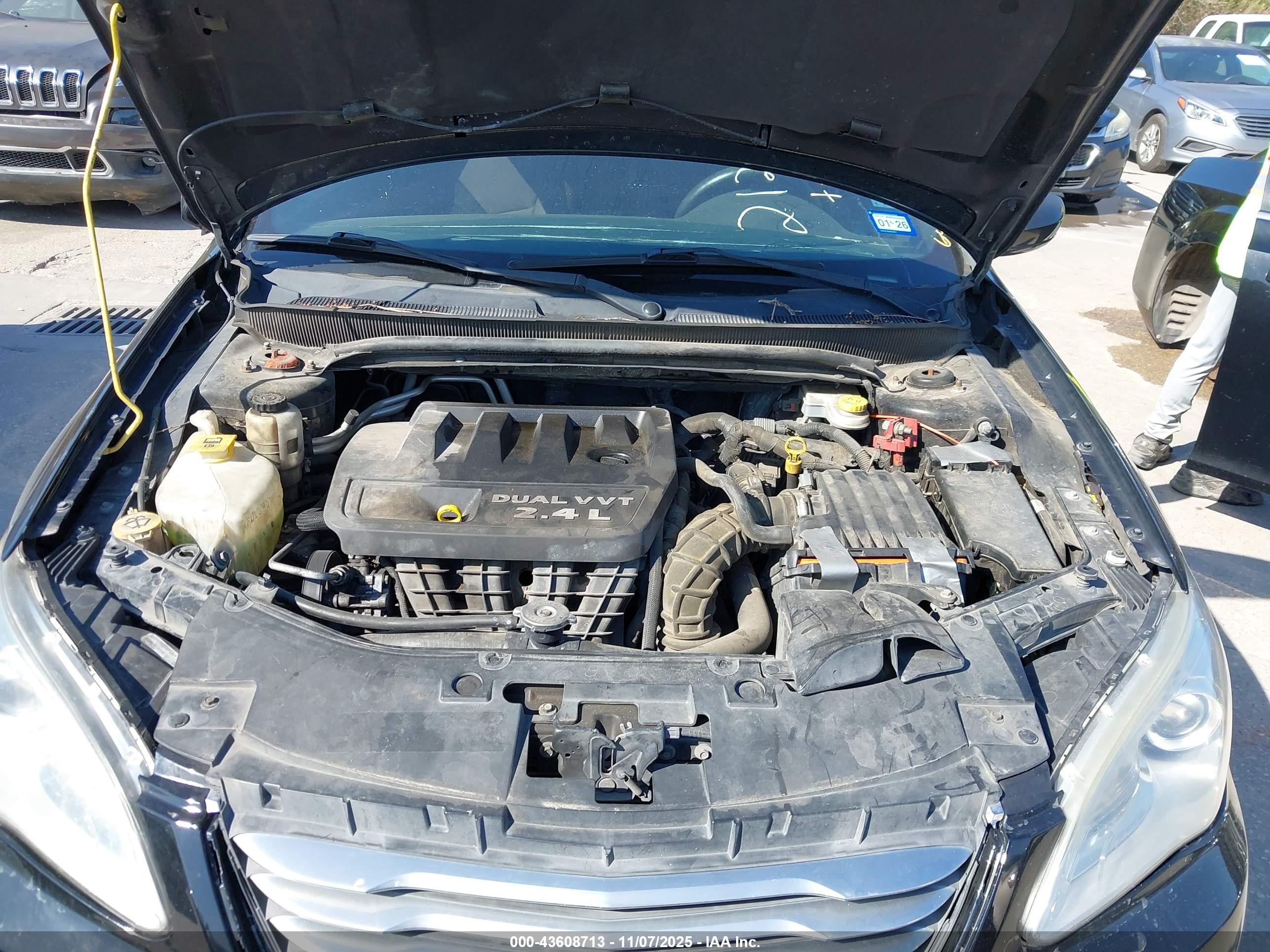 CHRYSLER 200 image 10