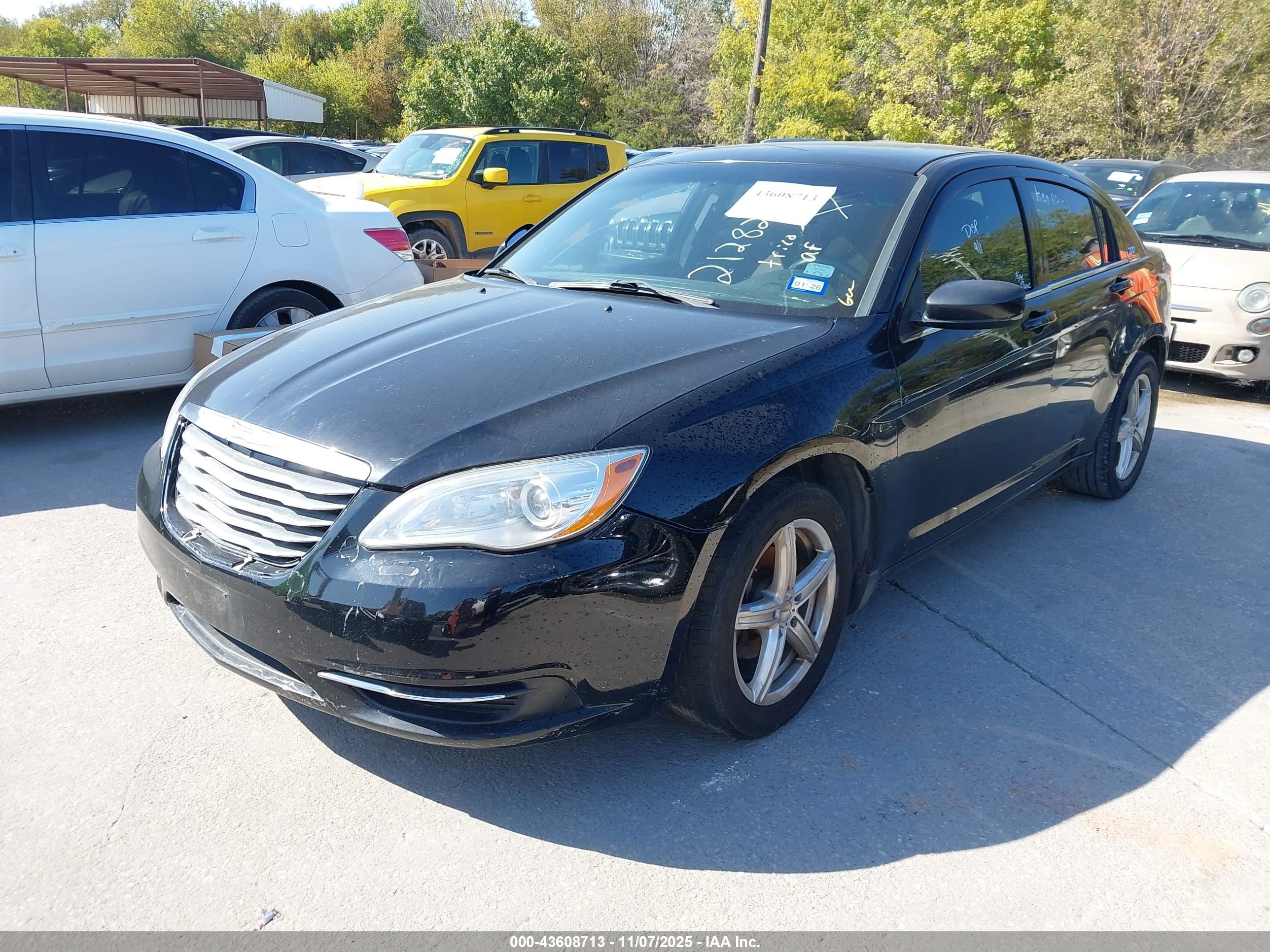 CHRYSLER 200 image 2