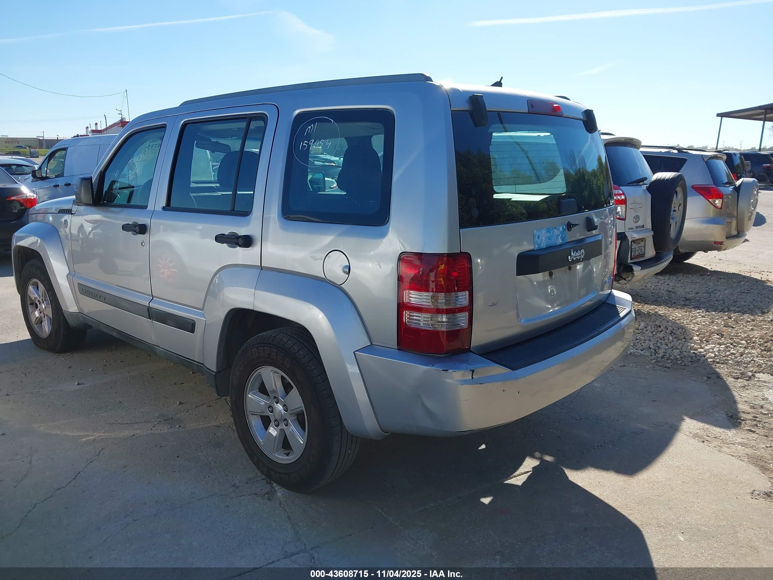 JEEP LIBERTY image 3