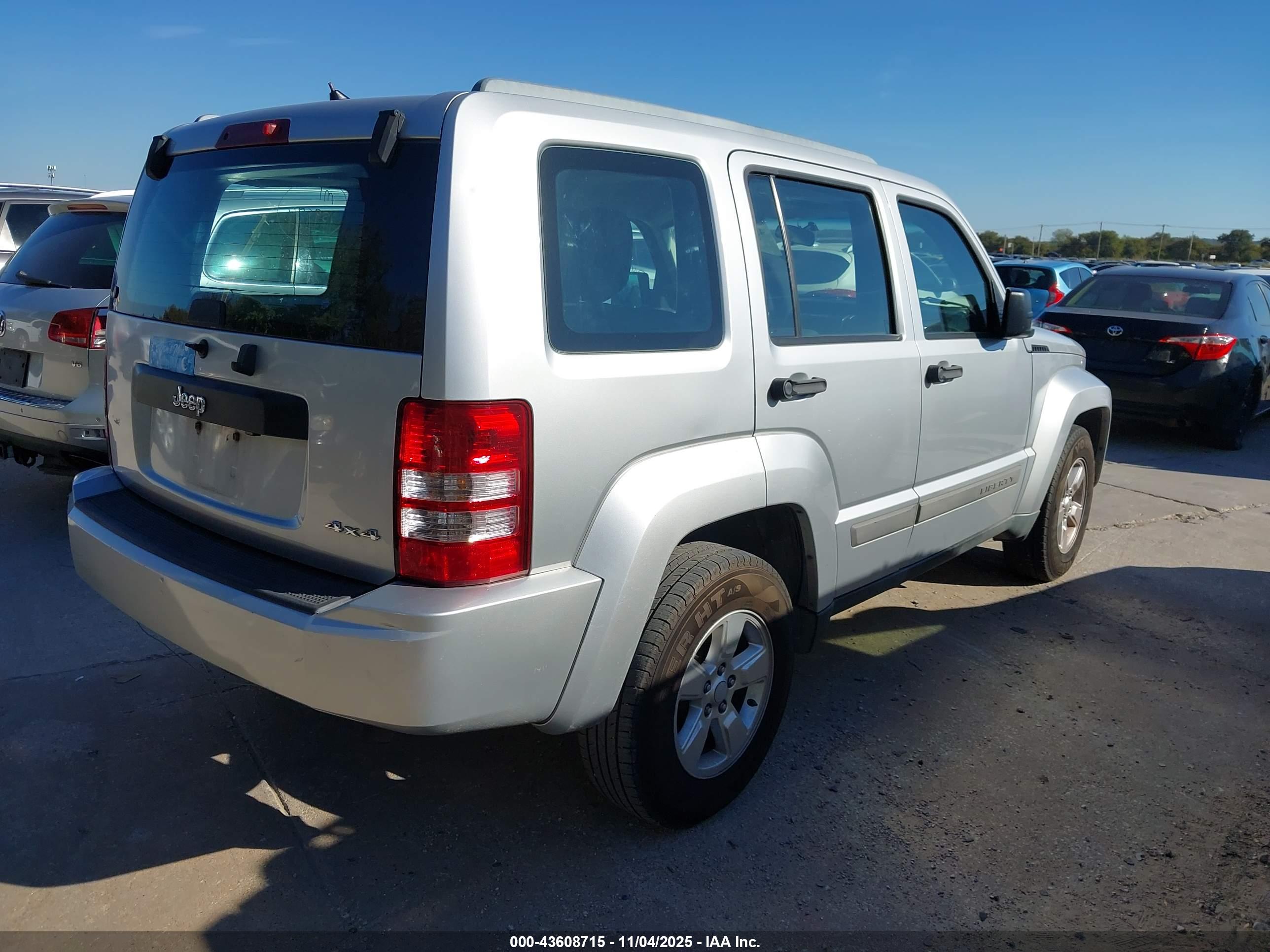 JEEP LIBERTY image 4
