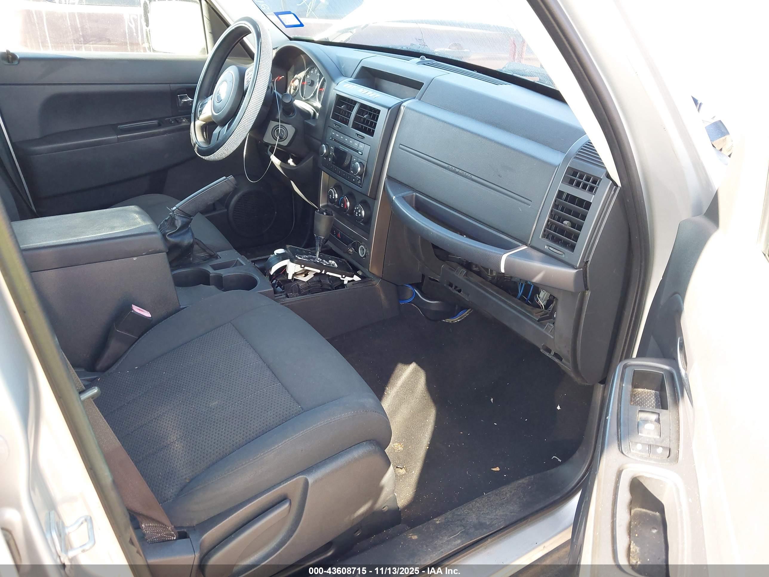 JEEP LIBERTY image 5