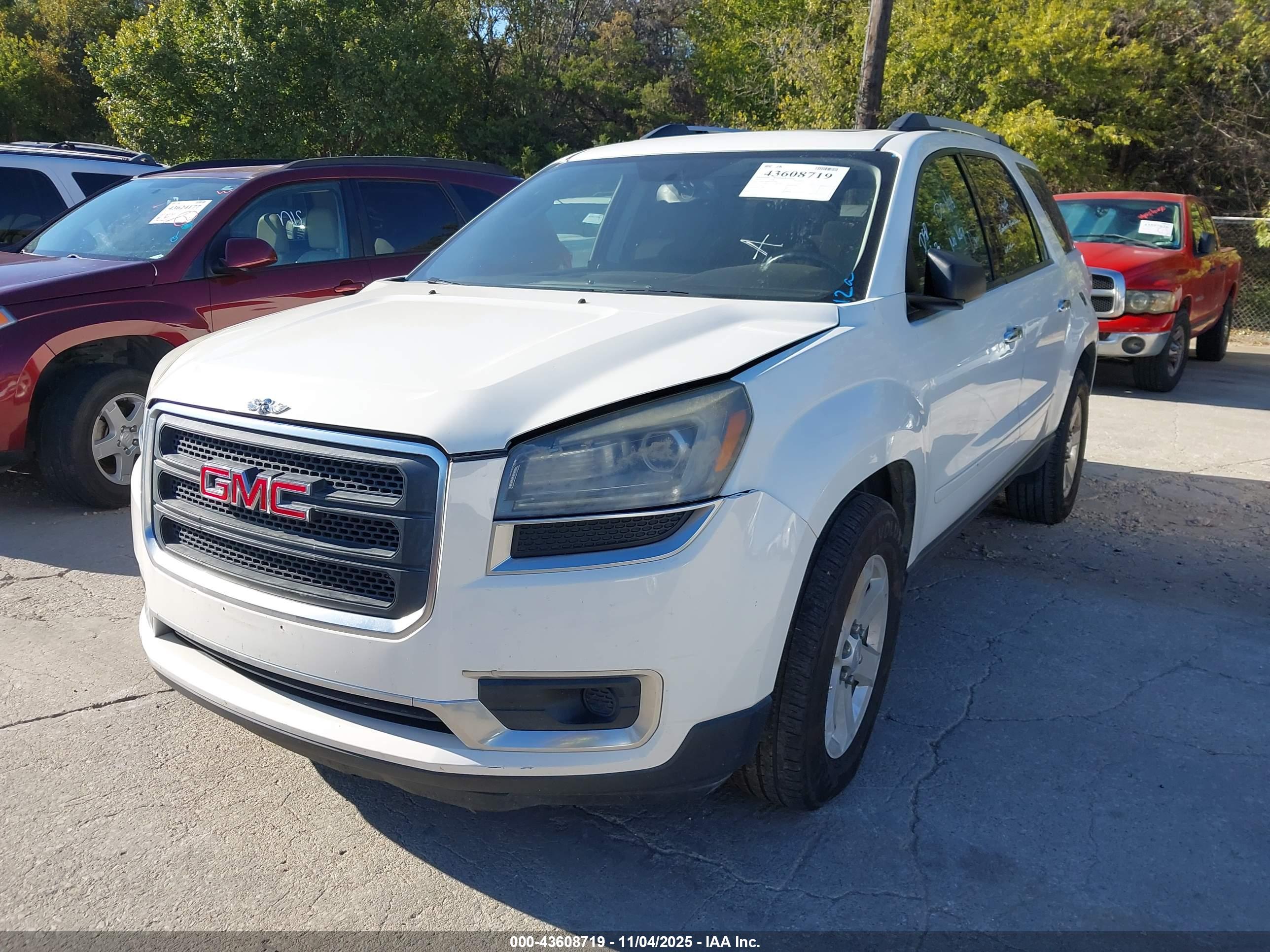 GMC ACADIA image 2