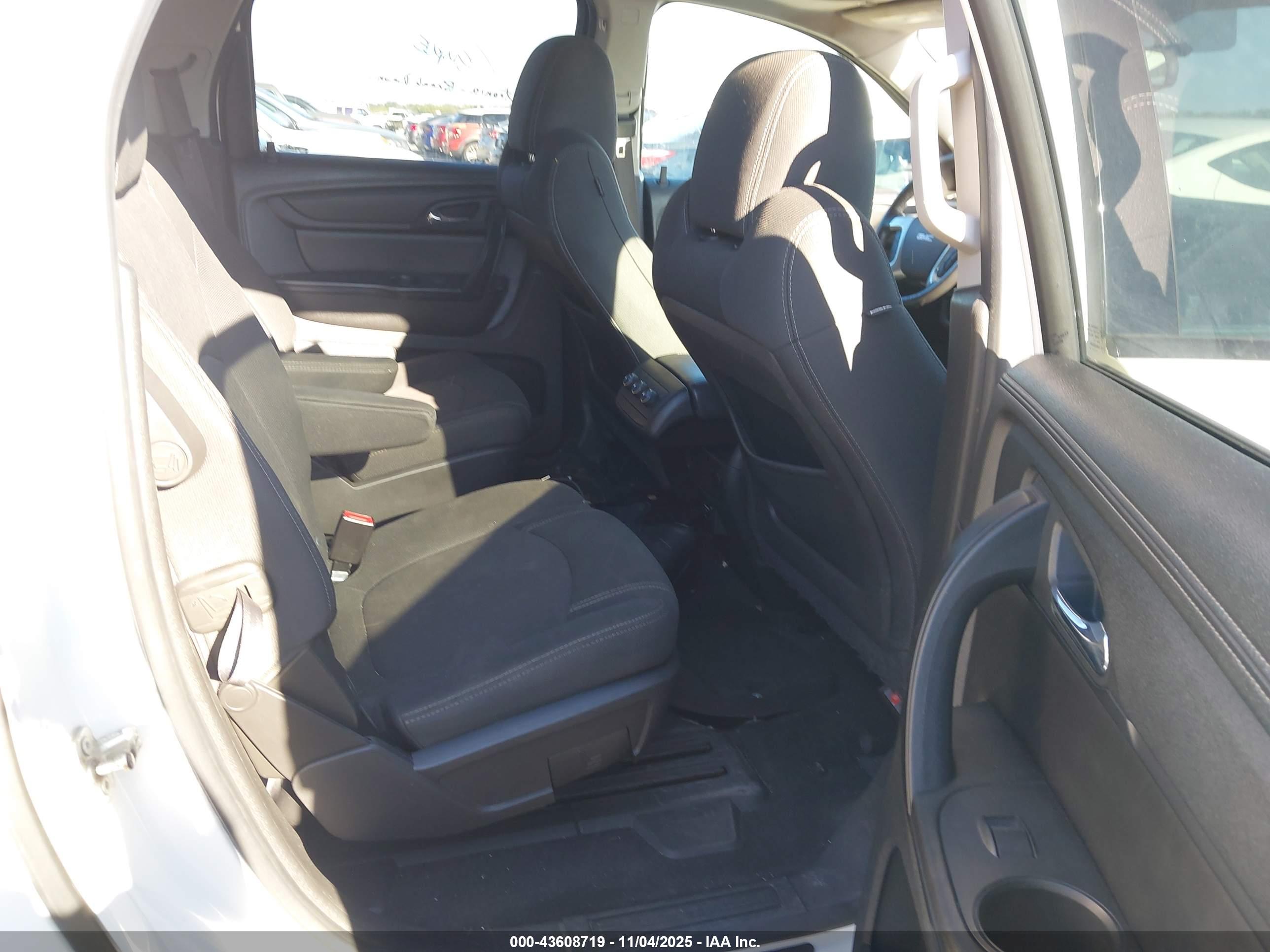 GMC ACADIA image 8