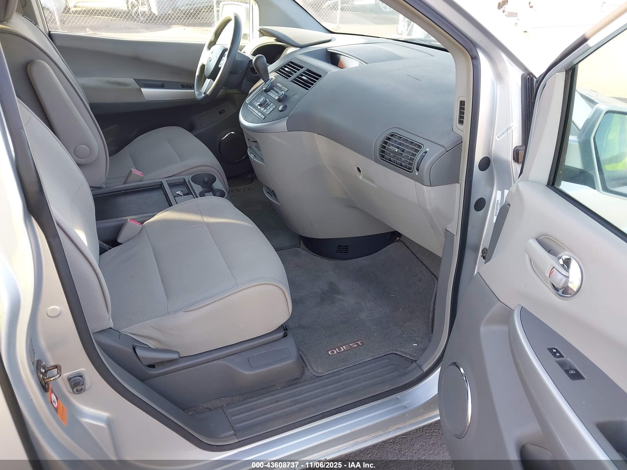 NISSAN QUEST image 5